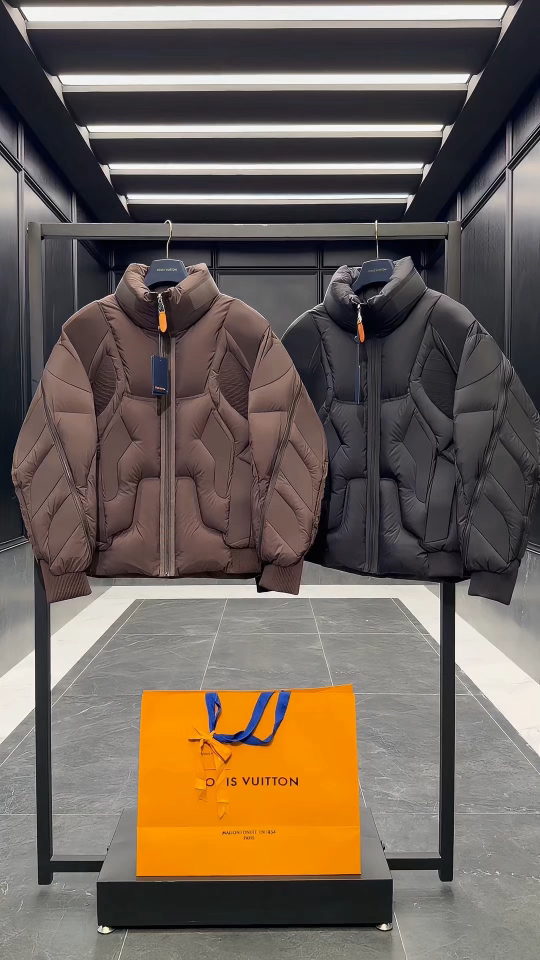 羽绒服 特级羽绒⬆️ Louis Vuitton Lv2025全新重工机甲风立领羽绒外套.鹅绒填充.极致