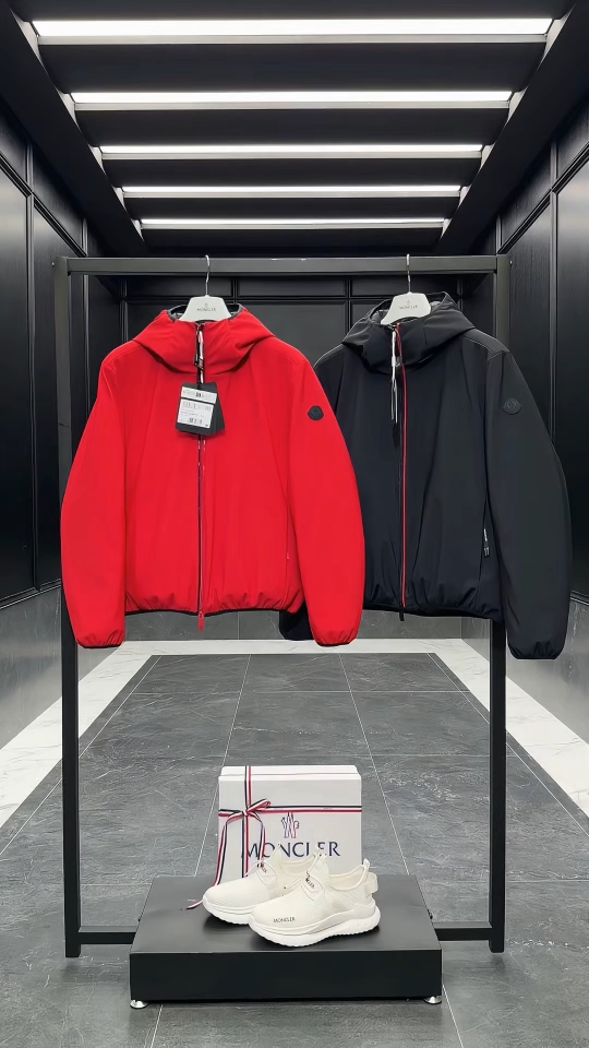 Moncler Batisse男士连帽短款羽绒夹克外套.科技面料,无需熨烫,自然抗褶皱,超强工整度.两色