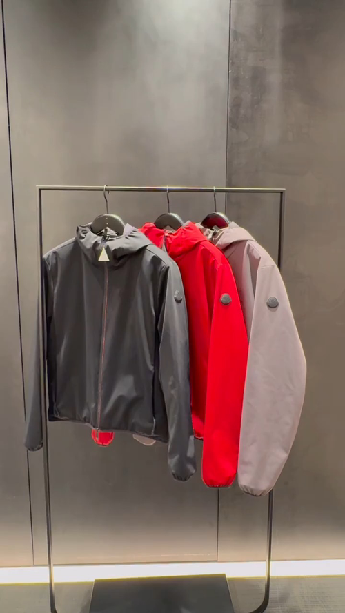 Moncler Batisse男士连帽短款羽绒夹克外套.柜台实拍视频参考.
