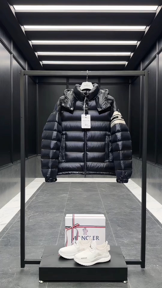 Moncler Landre条纹拉链连帽长袖夹克外套.连帽可脱卸.实拍视频展示.