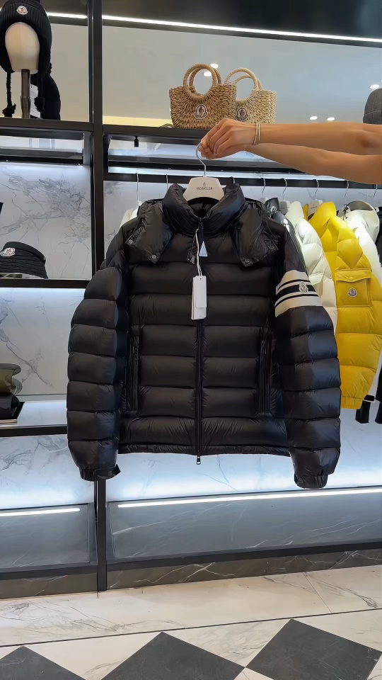 Moncler Landre条纹拉链连帽长袖夹克外套.连帽可脱卸.更多实拍视频展示.