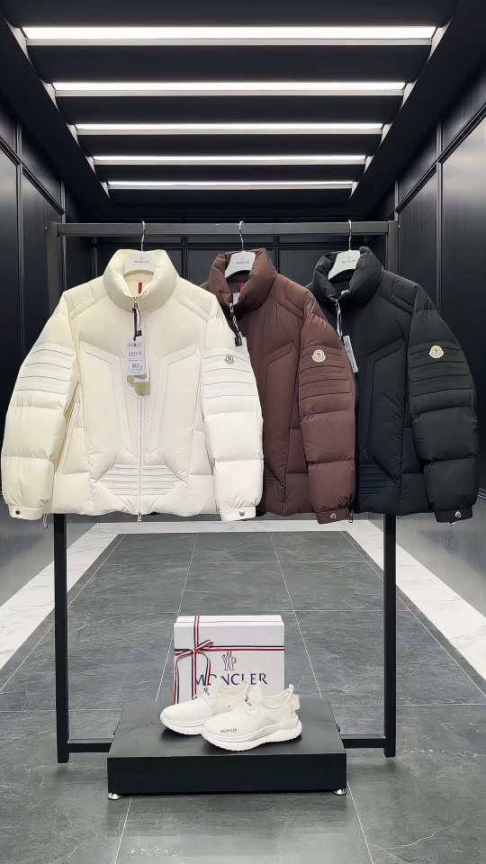 Moncler Matt Black欧洲限定款.2025全新重工机甲风异型裁剪立领羽绒外套.三色实拍视频