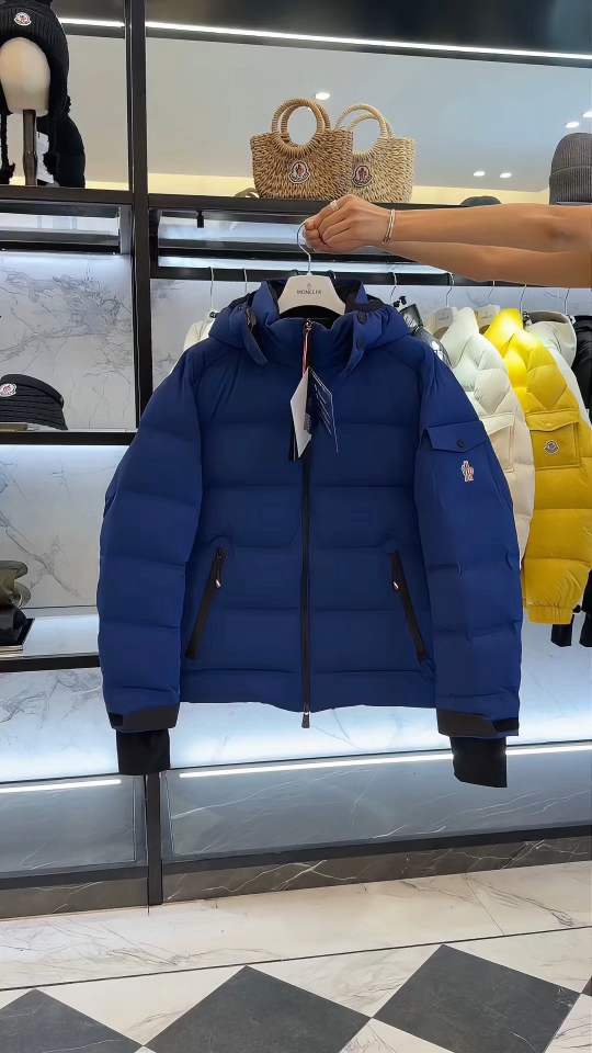 Moncler Montgetech(限定蓝色)高端男士短款羽绒夹克外套.太漂亮了这个配色.必须自留.更