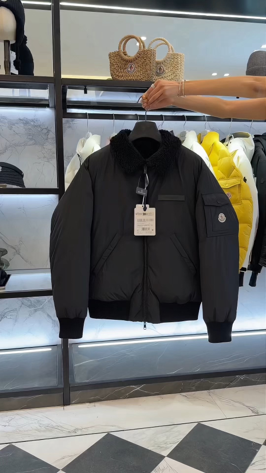 Moncler Maulevrier男士双面泰迪绒飞行员羽绒夹克外套.两面穿搭.更多实拍视频展示.