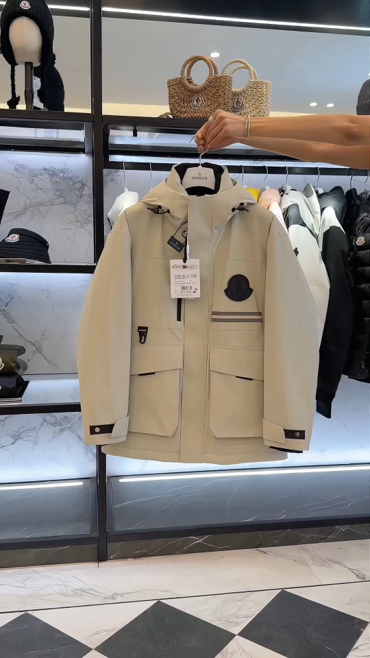 Moncler x Pharrell Williams菲董限定男女款中长工装休闲风羽绒服夹克外套.更多实