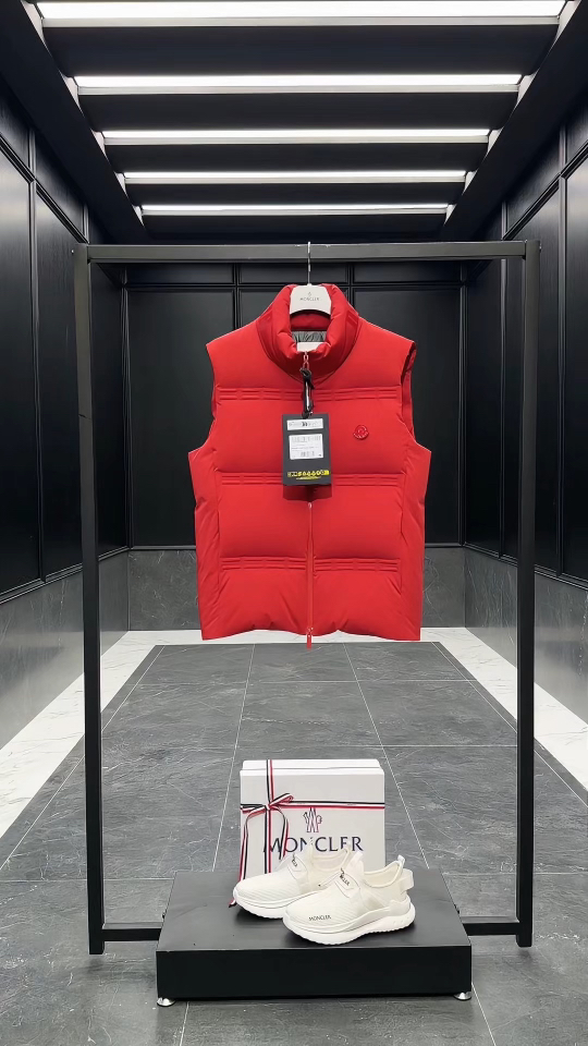 SParky男女款羽绒马甲Moncler x A$AP Rocky联名推送.实拍视频展示.