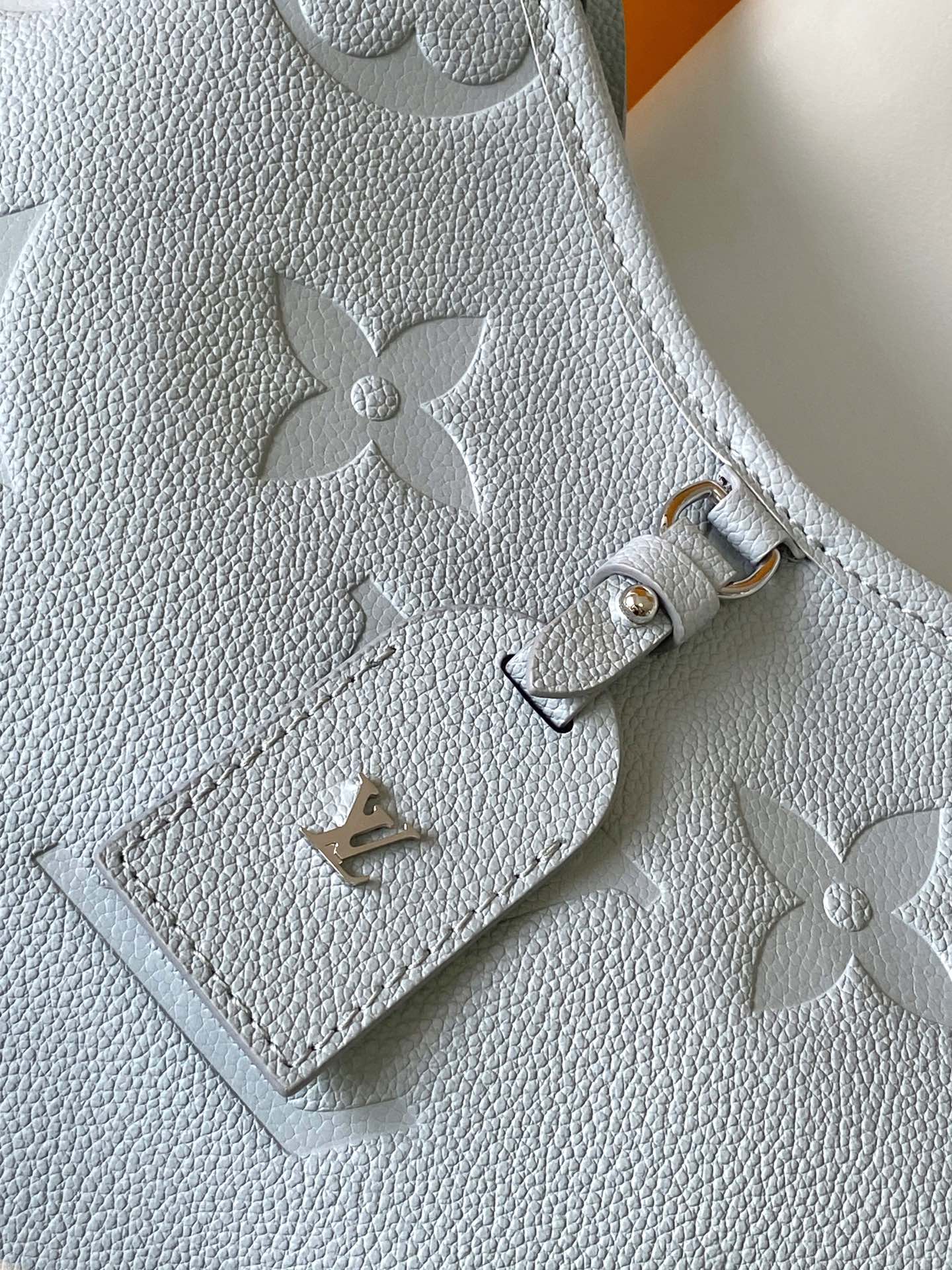 Louis Vuitton 动态芯片 M46673浅蓝 M24652渐变色M24141紫色