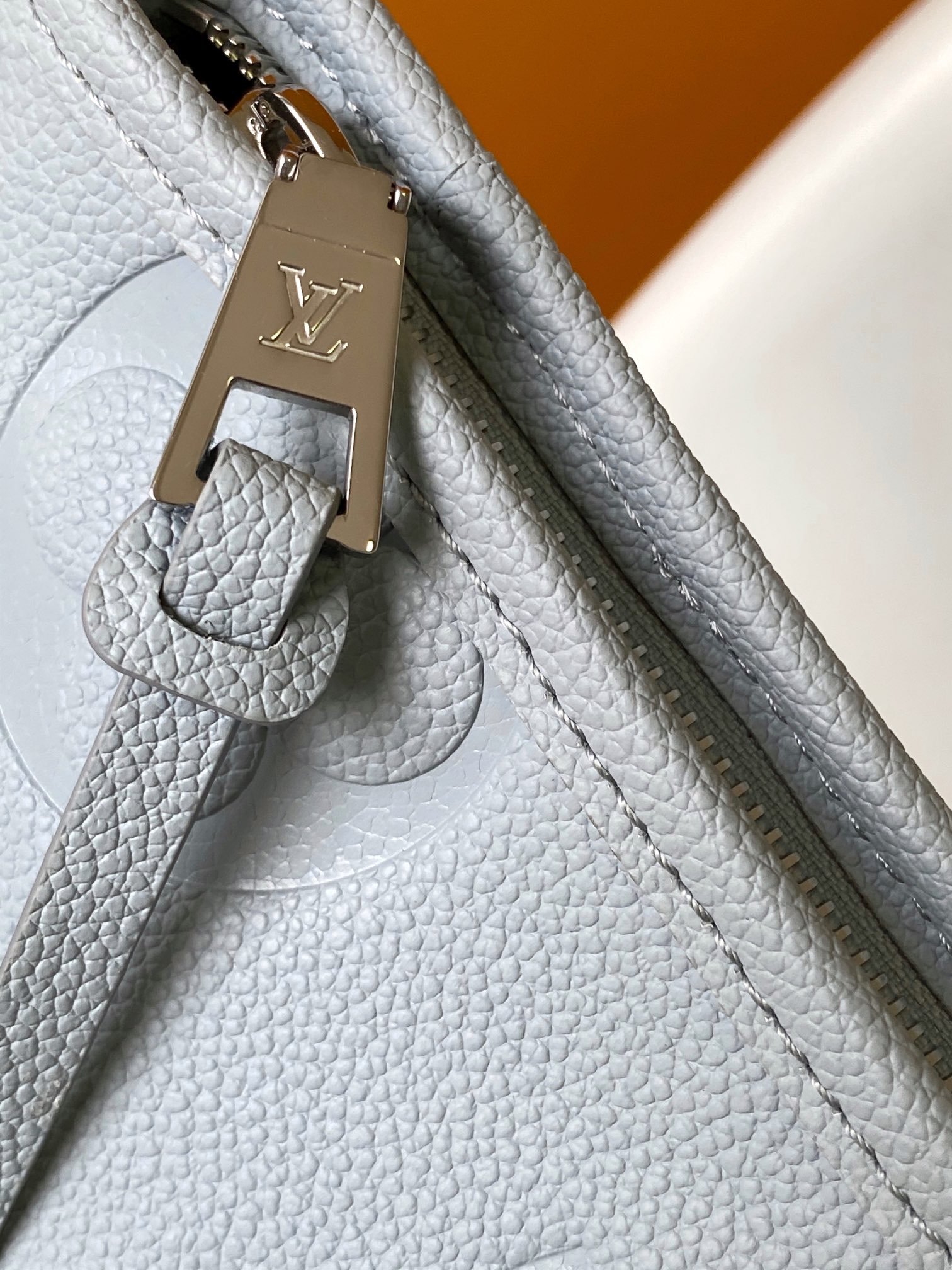 Louis Vuitton 动态芯片 M46673浅蓝 M24652渐变色M24141紫色