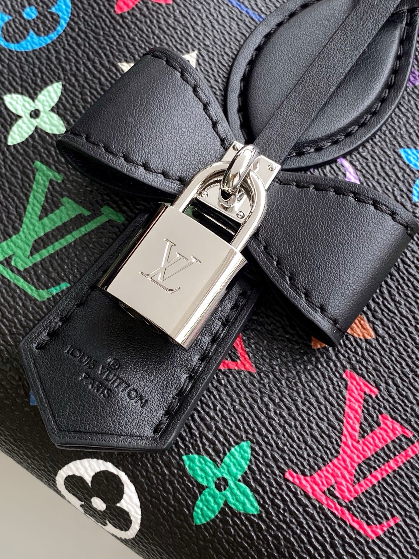 M13260黑彩 动态芯片 四方包链条包 LV X TM ONTHEGO EAST WEST CHAIN