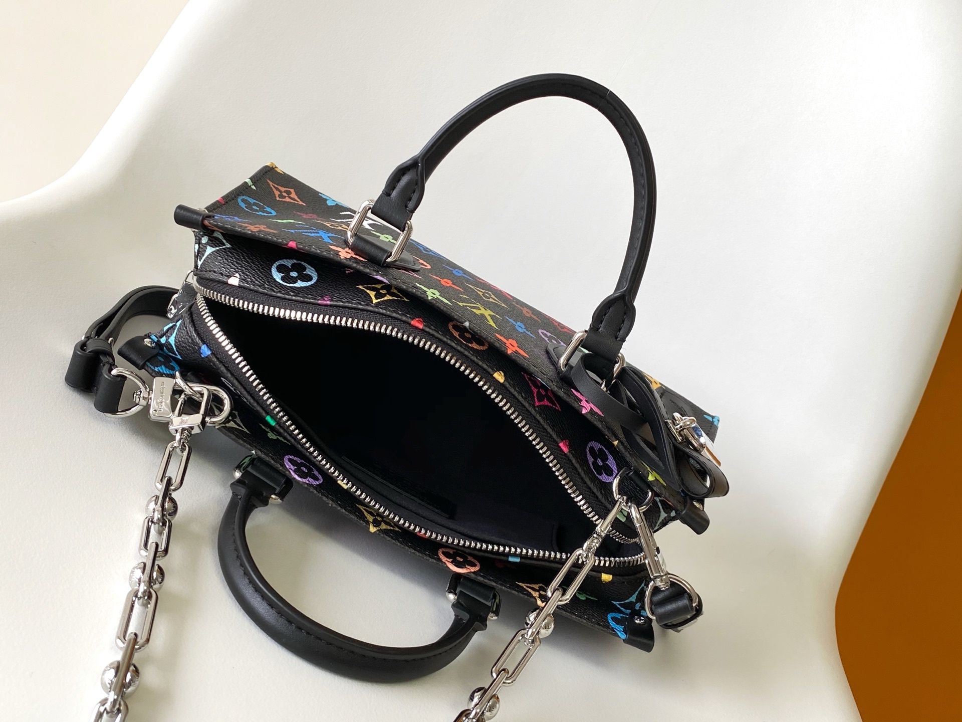 M13260黑彩 动态芯片 四方包链条包 LV X TM ONTHEGO EAST WEST CHAIN