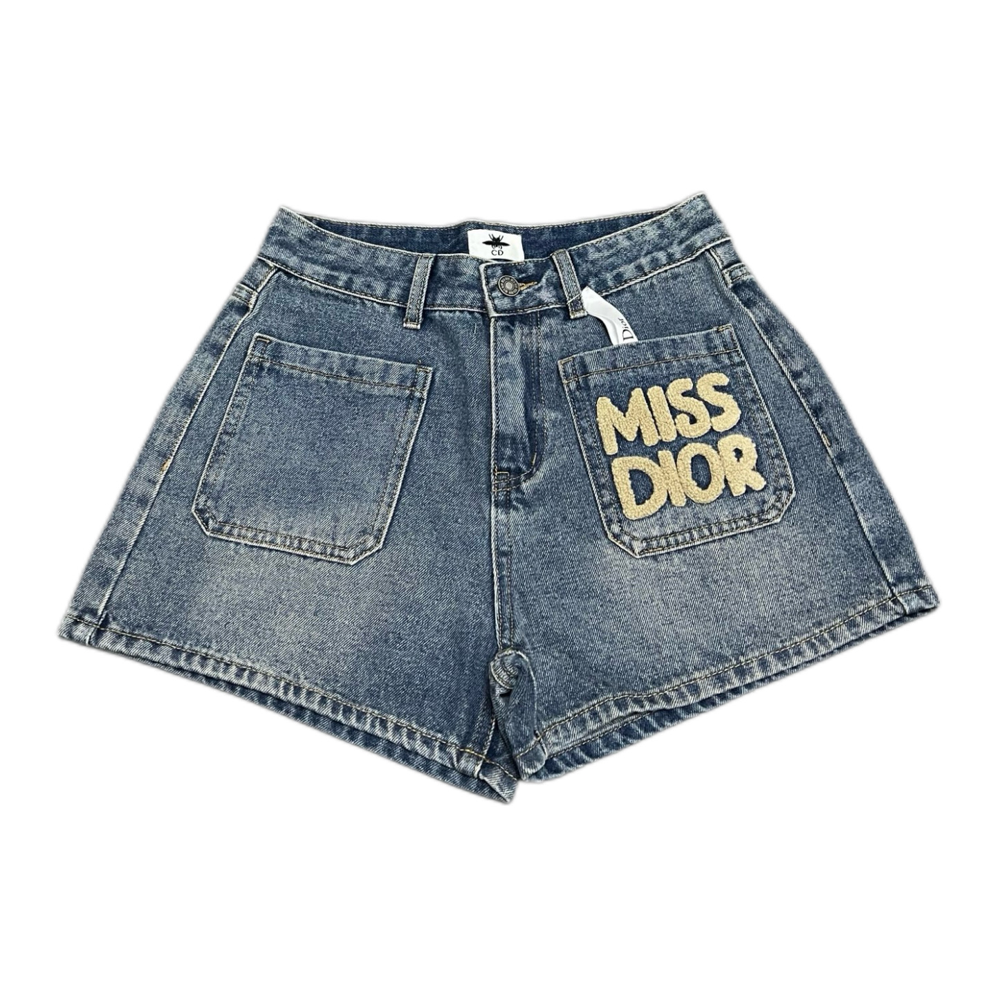 NO:120821,S-M-L for women, on sale in stock, self-pick up the next day cd｜25ss early spring new product, front double pocket towel embroidered letter shorts, customized pure cotton Sailou denim fabric, CD bee mark, customized buttons, front double pocket design, slim fit and long legs. Front pocket towel embroidered letter LOGO design, back waist custom leather card special embellishment, customized hardware accessories. White and rich beauty must enter the leg display artifact in spring and summer., shorts, alexander wang19860909码数S-M-L 女款 现货发售 自取隔天 cd｜25ss早春新品 前双口袋毛巾绣字母短裤 定制纯棉赛络纺牛仔面料.CD小蜜蜂唛头.定制纽扣.前双口袋设计.修身显腿长版型.前口袋毛巾绣字母LOGO设计.后腰定制皮牌特色点缀.定制五金配饰.白富美春夏必入显腿神器.,,shorts,alexander wang,Men's clothing