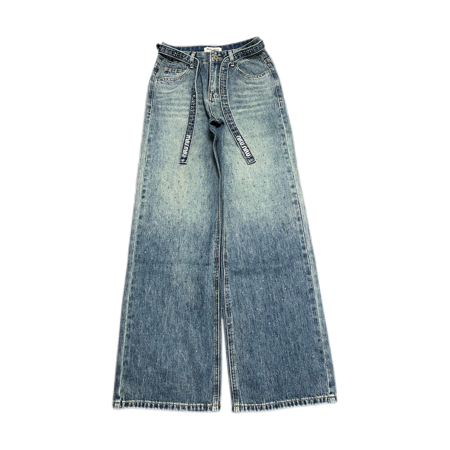 NO:142269,S-M-L for women, Nanyou, the highest version, 15-day return and exchange, Miu｜25ss Heavy Industry Diamond Hot Belt Trousers, Full size is in stock. Imported cotton denim material is washed with soft and comfortable colors, super good-looking. It is paired with embroidered miu letters Diamond logo belt Diamond embellishment design, making this pants full of design sense. The straight straight version looks huge. It is matched with belt. It is a perfect version. Customized auxiliary materials. The products of major manufacturers are very challenging to workmanship. The upper body is comfortable and natural. The workmanship details are compared with the counter. The market version is instantly sold.,,miumiu,alexander wang19860909码数S-M-L 女款 南油最高版 15天退换 Miu｜25ss重工烫钻腰带长裤 全码入库啦. 进口全棉牛仔材质水洗柔软舒适色系超级好看.搭配刺绣miu字母烫钻logo腰带烫钻点缀设计.让这款裤子富有设计感.版型直筒直筒版型巨显瘦.搭配腰带.非常完美的版型.定制辅料.大厂出品非常考验做工.上身舒适自然.做工细节对比专柜.秒杀市面版本.,,miumiu,alexander wang,Men's clothing
