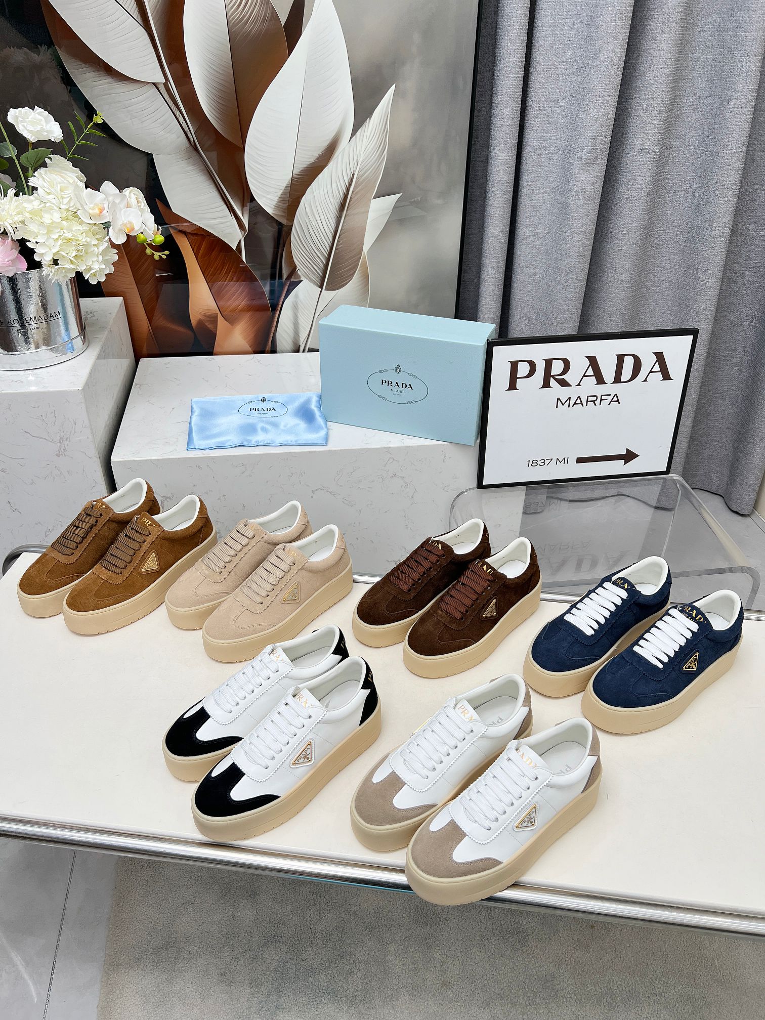 NO:272670,Prada Prada Latest Thick Sole Sponge Shoes Triangle Marking Casual Sports Shoes White Shoes Fabric: Original Custom imported top layer cowhide Inner: Original imported sheepskin Sole thickness: 4.5CM Size: Women's model 35-41,,prada,prada,sneakers,cowhide,sheepskin19860909Prada普拉达 最新 厚底  松糕鞋 三角标 休闲运动鞋 小白鞋 面料: 原版定制进口头层牛皮 内里: 原版进口羊皮 底厚: 4.5CM Size: 女款35-41,,prada,prada,sneakers,cowhide,sheepskin,Men's shoes