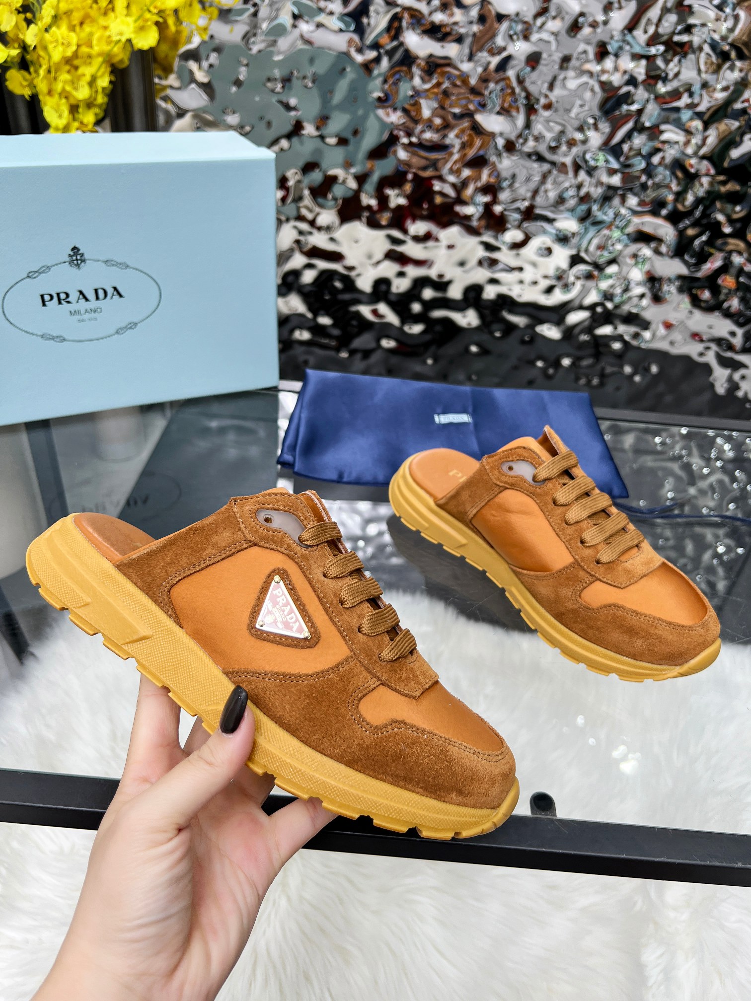 NO:250385,Prada's 