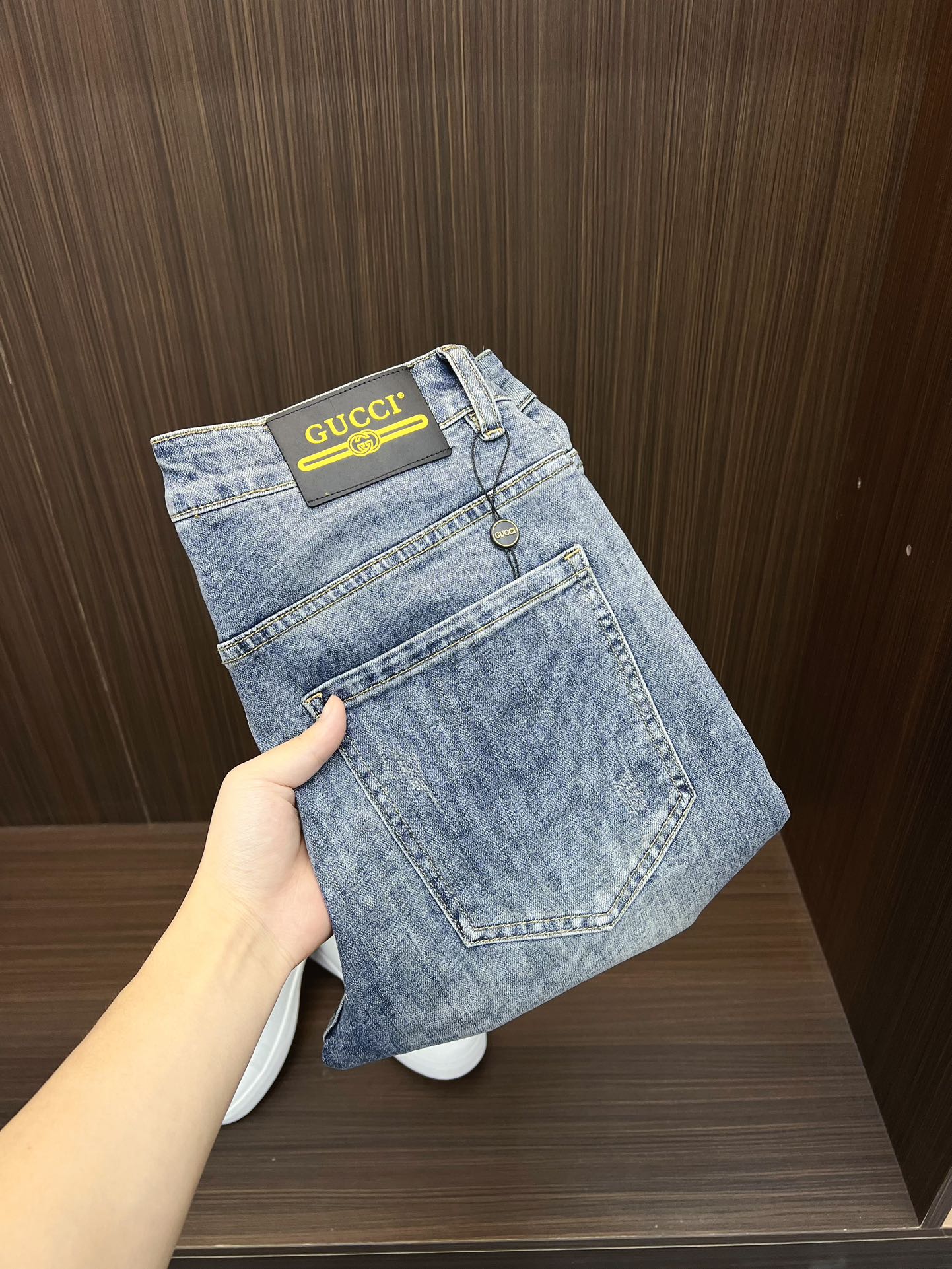NO:519804,Guqi 2025ss summer new style original single high-end hot denim shorts super custom style original hardware super heavy industry craftsmanship excellent style, impeccable details!  The style is not picky, it is very high-end, and the good products are not waiting for everyone. If you like it, hurry up and start, sizes 29-38 (not 35, 37), shorts, alexander wang19860909古奇 2025ss夏季新款原单高档爆款牛仔短裤 超级定制款 原版五金 超级重工工艺 版型超赞,细节做工无可挑剔！款式不挑人,特别高档,好货不等人,看中赶紧下手,尺码29-38（没35、37）,,shorts,alexander wang,Men's clothing