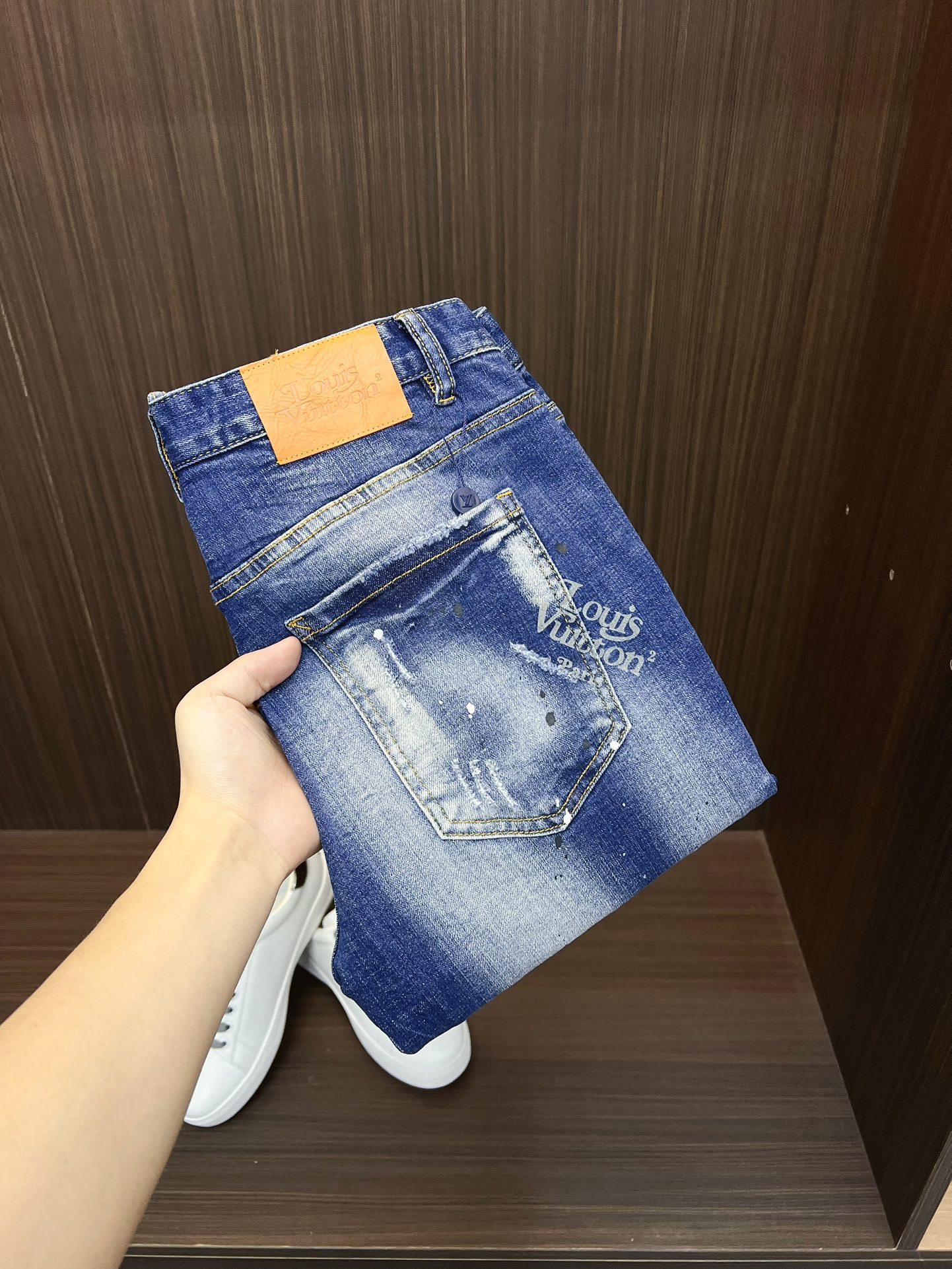 NO:519822,LV 2025ss summer new style original single high-end hot denim shorts super custom style original hardware super heavy industry craftsmanship excellent style, impeccable details!  The style is not picky, it is very high-end, and the good products are not waiting for everyone. Take a look at it and start quickly. Size 29-38 (not 35, 37), louis vuitton, shorts, alexander wang19860909LV 2025ss夏季新款原单高档爆款牛仔短裤 超级定制款 原版五金 超级重工工艺 版型超赞,细节做工无可挑剔！款式不挑人,特别高档,好货不等人,看中赶紧下手,尺码29-38（没35、37）,,louis vuitton,shorts,alexander wang,Men's clothing