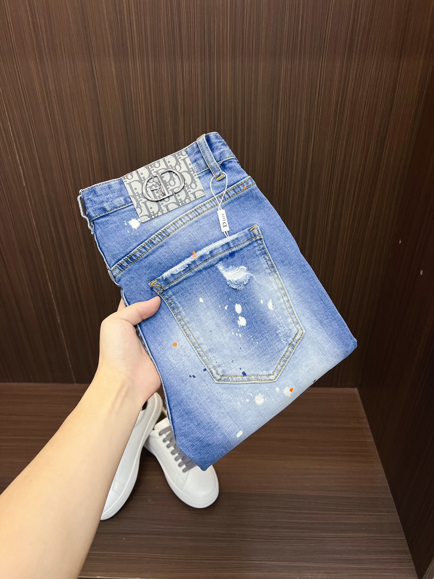 NO:519819,Dior 2025ss summer new style original single high-end hot denim shorts super custom style original hardware super heavy industry craftsmanship excellent style, impeccable details!  The style is not picky, it is very high-end, and the good products are not waiting for everyone. Take a look at it and start quickly. Size 29-38 (not 35, 37), dior, shorts, alexander wang19860909迪奥 2025ss夏季新款原单高档爆款牛仔短裤 超级定制款 原版五金 超级重工工艺 版型超赞,细节做工无可挑剔！款式不挑人,特别高档,好货不等人,看中赶紧下手,尺码29-38（没35、37）,,dior,shorts,alexander wang,Men's clothing