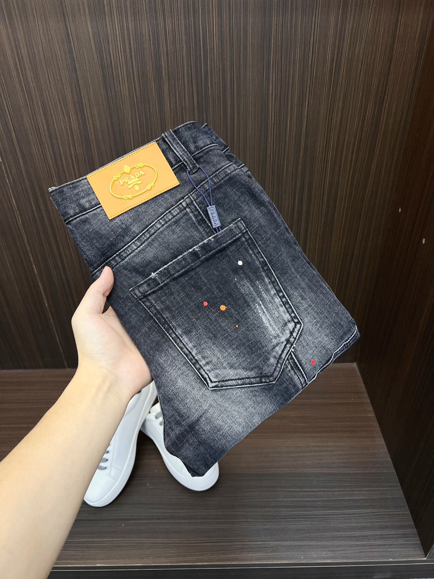 NO:519820,Prada 2025ss summer new style original single high-end hot denim shorts super custom style original hardware super heavy industry craftsmanship excellent style, impeccable details!  The style is not picky, it is very high-end, and the good products are not waiting for everyone. Take a look at it and start quickly. Size 29-38 (not 35, 37), prada, shorts, alexander wang19860909普拉达 2025ss夏季新款原单高档爆款牛仔短裤 超级定制款 原版五金 超级重工工艺 版型超赞,细节做工无可挑剔！款式不挑人,特别高档,好货不等人,看中赶紧下手,尺码29-38（没35、37）,,prada,shorts,alexander wang,Men's clothing