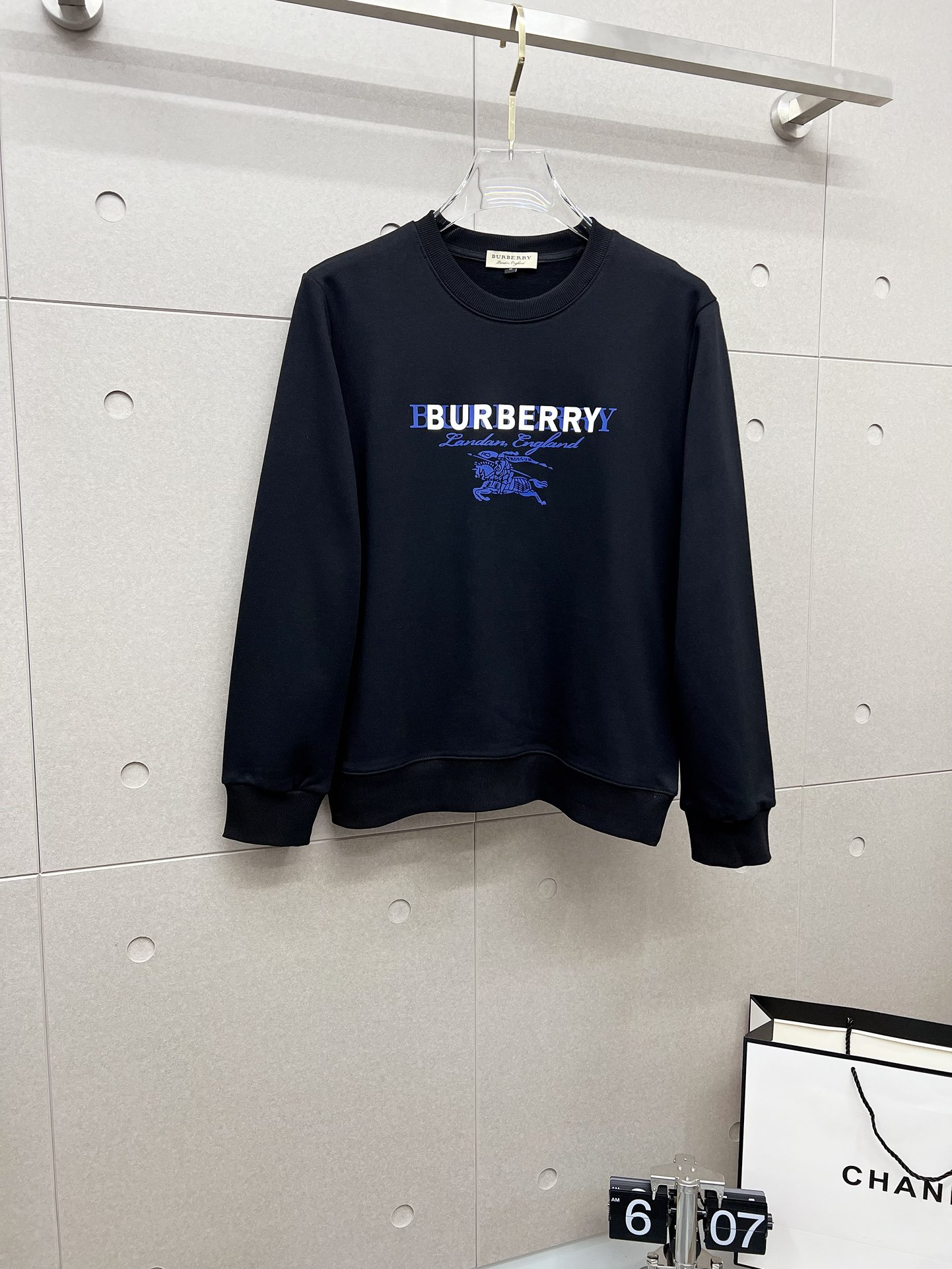 NO:539365,The official website can wear 200 kilograms of fat man's gospel Burberry Original quality, complete three standards, latest 2025 clothes, men's sweatshirts, T-shirts, selected counters to customize the top double mercerized cotton imported fabric, all details are perfectly 1 to 1 replica, restore the authentic 100% original hardware, high-end customized auxiliary materials, original factory original standard, the upper body effect is excellent!  Code count: M-4XL, burberry, burberry, hoodie, sweatshirts, tees, t-shirt, alexander wang19860909官网款可穿200斤胖子福音 Burberry 巴宝莉 原单品质 三标齐全 2025最新款 衣服男装卫衣T恤 精选专柜订制顶级双丝光棉进口面料 所有细节做工完美1比1复刻 还原正品百分百 原版五金 高端订制辅料 原厂原标 上身效果超赞！码数:M-4XL,,burberry,burberry,hoodie,sweatshirts,tees，t-shirt,alexander wang,Men's clothing