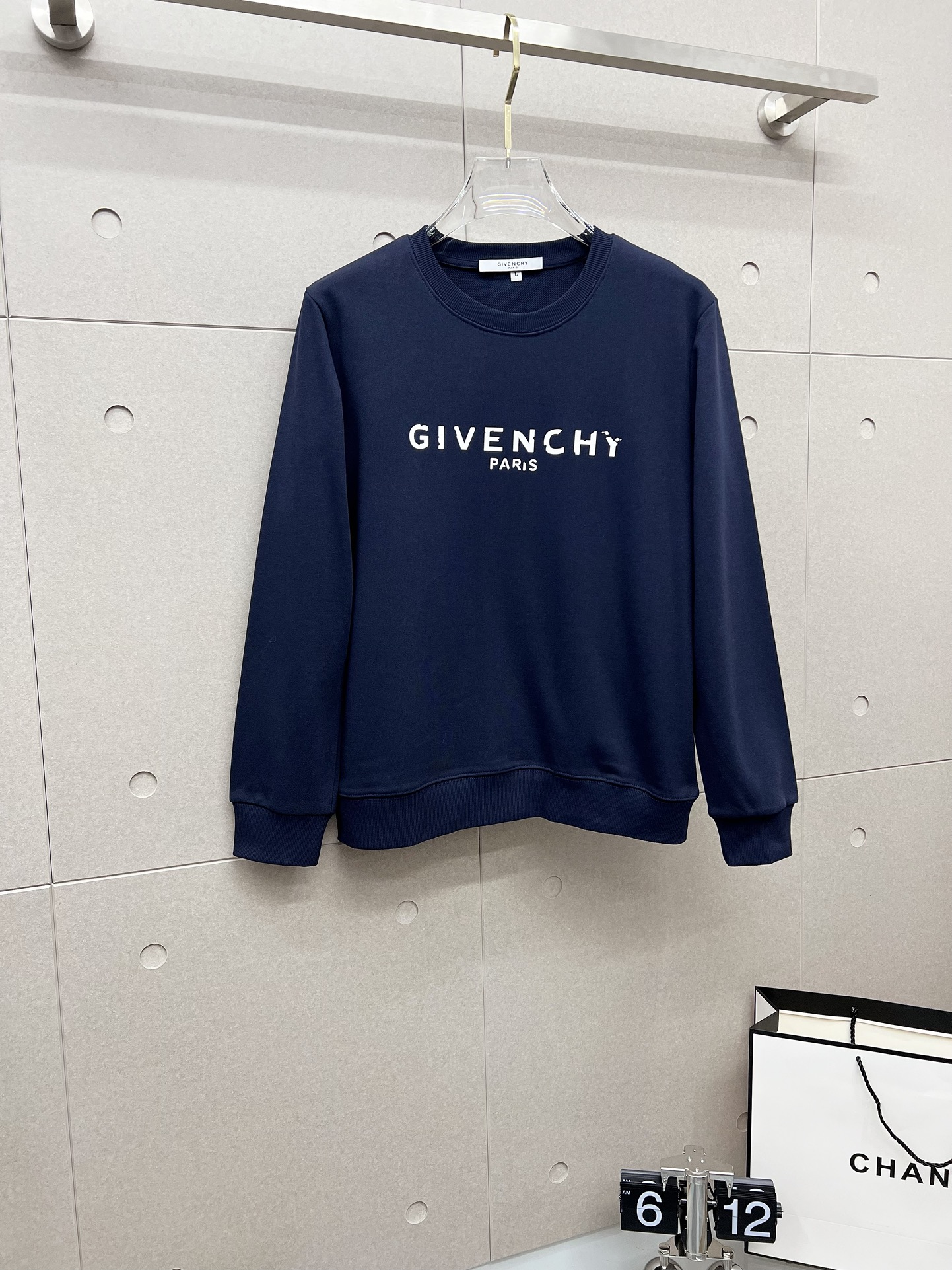 NO:539368,The official website can wear 200 kilograms of fat man's gospel GIVRNCHY Givenchy original single quality, complete three standards, latest 2025 clothes, men's sweatshirts, T-shirts, selected counter custom top-grade double mercerized cotton imported fabric, all details are perfectly 1 to 1 replica, restore the authentic 100% original hardware, high-end customized auxiliary materials, original factory original standard, the upper body effect is excellent!  Code count: M-4XL, given, hoodie, sweatshirts, tees, t-shirt, alexander wang19860909官网款可穿200斤胖子福音 GIVRNCHY 纪梵希 原单品质 三标齐全 2025最新款 衣服男装卫衣T恤 精选专柜订制顶级双丝光棉进口面料 所有细节做工完美1比1复刻 还原正品百分百 原版五金 高端订制辅料 原厂原标 上身效果超赞！码数:M-4XL,,givenchy,hoodie,sweatshirts,tees，t-shirt,alexander wang,Men's clothing