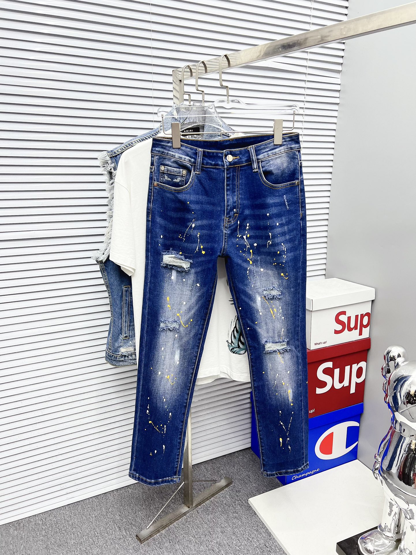 NO:572849,[ Fendi ] 2025 autumn and winter new products are available at counters. The best jeans counters in physical stores are original 1:1 good products, suitable for all ages. The highest version of imported European fabrics on the market. Comfortable, soft and skin-friendly, with super upper body effect, fashionable and versatile, straight and stylish, a wardrobe must-have!  Suitable for any occasion. Sizes: 29-38, fendi, jeans, alexander wang19860909【 芬迪】 2025 秋冬款新品 专柜有售 实体店极品牛仔裤专柜原版1:1好货,适合各个年龄段.市场最高版本的欧洲进口面料.舒适柔软亲肤,上身效果超级棒时尚百搭,笔挺有型,衣橱必备！适合任何场合穿着 尺码:29-38,,fendi,jeans,alexander wang,Men's clothing