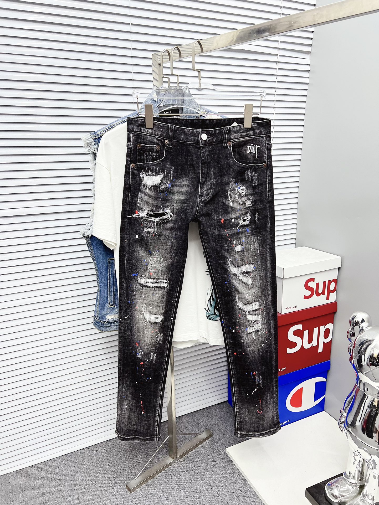 NO:572852,[Dior] 2025 autumn and winter new products are available at counters. The best jeans counters in physical stores are original 1:1 good products, suitable for all ages. The highest version of European imported fabrics on the market. Comfortable, soft and skin-friendly, with super upper body effect, fashionable and versatile, straight and stylish, a wardrobe must-have!  Suitable for any occasion. Sizes: 29-38, dior, jeans, alexander wang19860909【 迪奥】 2025 秋冬款新品 专柜有售 实体店极品牛仔裤专柜原版1:1好货,适合各个年龄段.市场最高版本的欧洲进口面料.舒适柔软亲肤,上身效果超级棒时尚百搭,笔挺有型,衣橱必备！适合任何场合穿着 尺码:29-38,,dior,jeans,alexander wang,Men's clothing