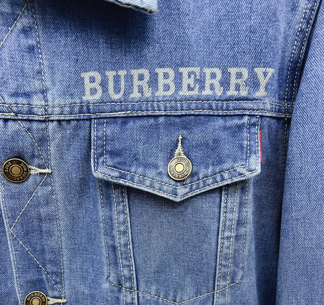 Burberry巴宝莉顶级版本！2024秋冬新款水洗字母牛仔外套闭眼入的一款！上身无敌百搭好看！原版开模