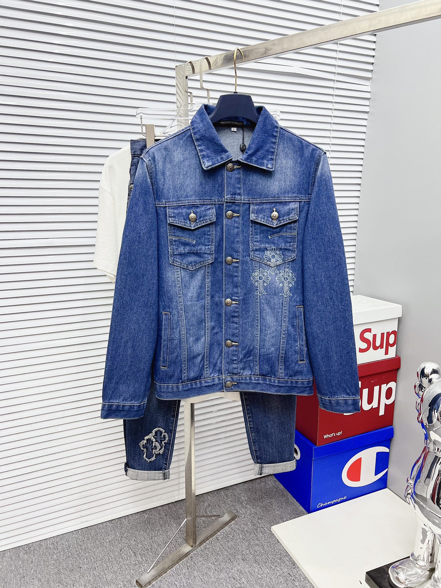 NO:524454,[Croxin] Fashion mainly promotes popular products, purchasing-level products, 2025 SS brand new men's denim jacket, the official website synchronizes the original single high-end denim shirt!  Fashionable denim jacket, high-precision heavy craftsmanship!  Very casual M-XXXL, chrome hearts, jackets & coats, alexander wang19860909【克罗心】时尚主推爆款 代购级别牛货 2025 SS全新男士牛仔外套 官网同步原单高端牛仔衫 ！时尚牛仔衣 高精度重磅工艺！ 非常显休闲 M-XXXL,,chrome hearts,jackets & coats,alexander wang,Men's clothing