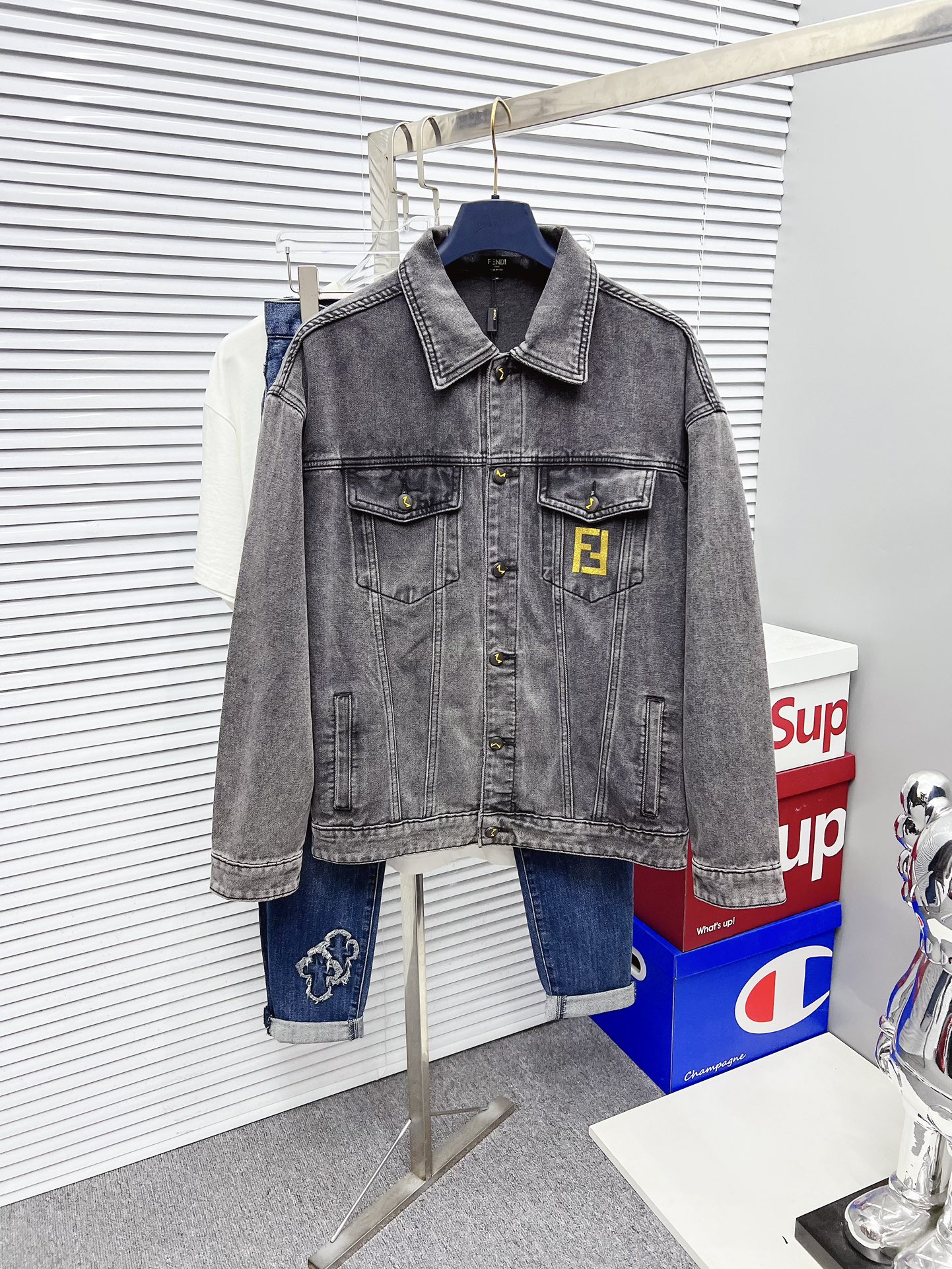 NO:524457,[Fendi] Fashion mainly promotes popular products, purchasing-level 2025 SS brand new men's denim jacket, the official website synchronizes the original single high-end denim shirt!  Fashionable denim jacket, high-precision heavy craftsmanship!  Very casual M-XXXL, fendi, jackets & coats,alexander wang19860909【芬迪】时尚主推爆款 代购级别牛货 2025 SS全新男士牛仔外套 官网同步原单高端牛仔衫 ！时尚牛仔衣 高精度重磅工艺！ 非常显休闲 M-XXXL,,fendi,jackets & coats,alexander wang,Men's clothing