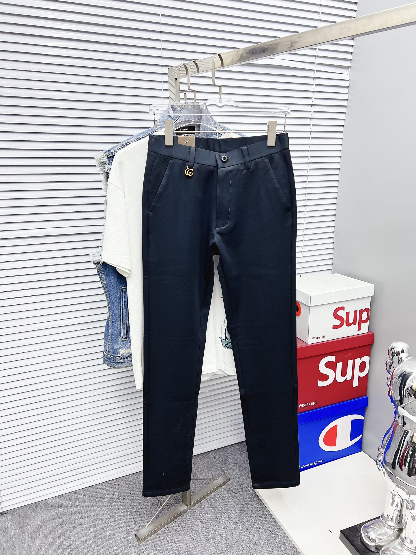 NO:746690,Gucci new arrivals 2026 new products are available at counters. The best casual pants counters in physical stores are original 1:1 good products, suitable for all ages. The highest version of European imported fabrics on the market. Comfortable, soft and skin-friendly, the upper body effect is super fashionable and versatile, straight and stylish, a wardrobe must-have!  Suitable for any occasion. Sizes: 29-40,,19860909古奇 新款来袭2026新款新品 专柜有售 实体店极品休闲裤专柜原版1:1好货,适合各个年龄段.市场最高版本的欧洲进口面料.舒适柔软亲肤,上身效果超级棒时尚百搭,笔挺有型,衣橱必备！适合任何场合穿着 尺码:29-40,,,Men's clothing