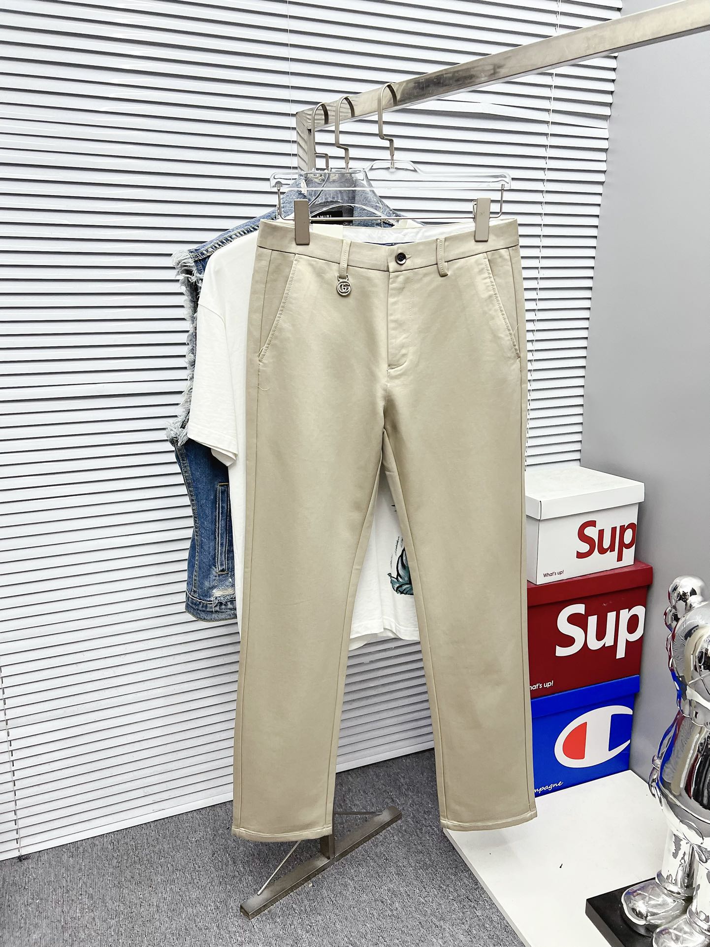 NO:594925,Gucci's new arrival, 2025 autumn and winter new products, available at counters. The best casual pants counter in physical stores, original 1:1 goods, suitable for all ages. The highest version of European imported fabrics on the market. Comfortable, soft and skin-friendly, with super upper body effect, fashionable and versatile, straight and stylish, a wardrobe must-have!  Suitable for any occasion. Size: 29-40, alexander wang19860909古奇 新款来袭2025秋冬新款新品 专柜有售 实体店极品休闲裤专柜原版1:1好货,适合各个年龄段.市场最高版本的欧洲进口面料.舒适柔软亲肤,上身效果超级棒时尚百搭,笔挺有型,衣橱必备！适合任何场合穿着 尺码:29-40,,alexander wang,Men's clothing