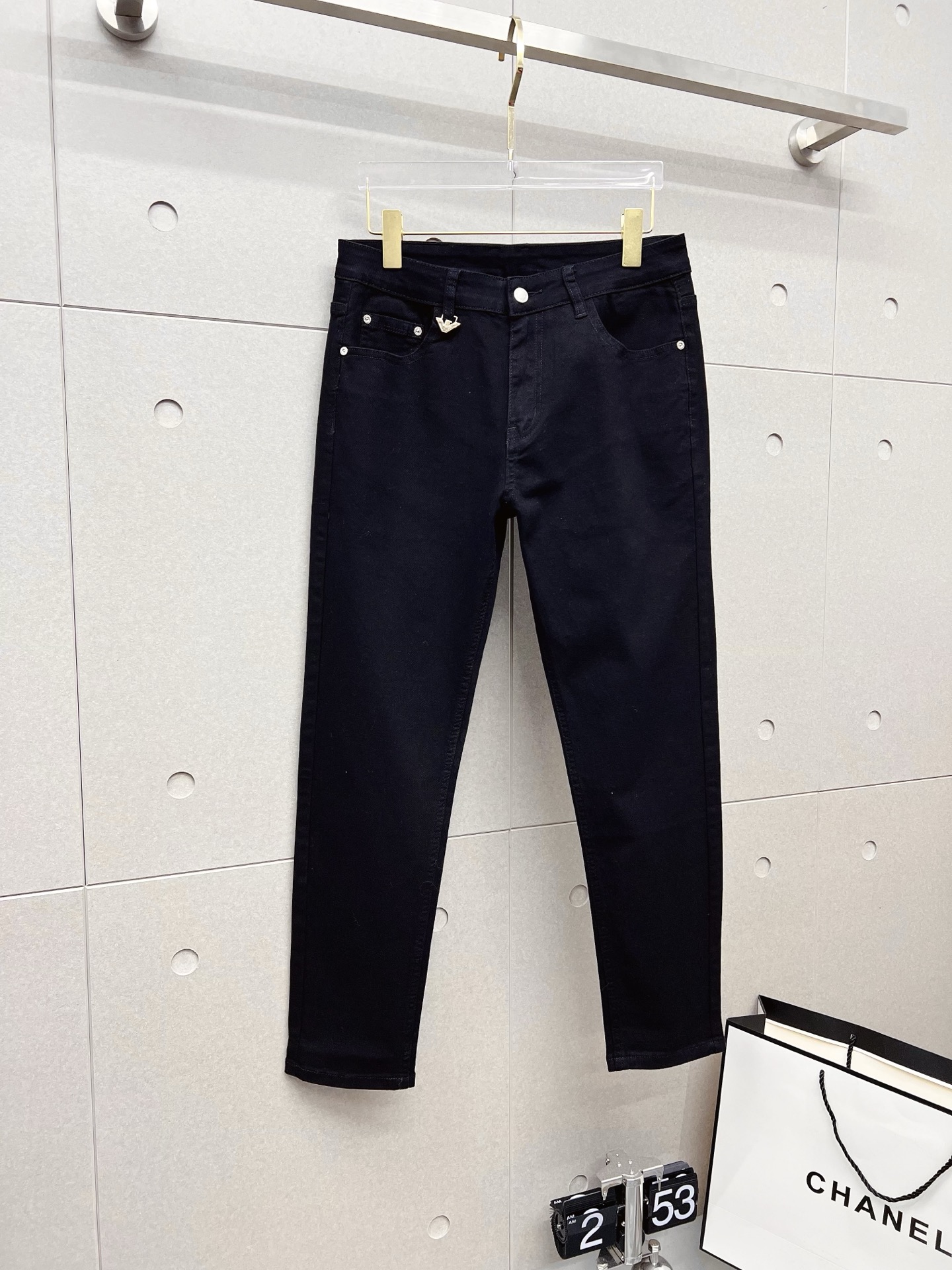 NO:549816,Armani's new 2025 model is available in stock, original single hot jeans super customized, original hardware, super heavy industry technology, excellent version, impeccable details!  The style is not picky, it is very high-end, and the good products are not waiting for everyone. Take a look at it and start quickly. Size 29-38, Armani, jeans, alexander wang19860909阿玛尼 2025新款现货上市,原单爆款牛仔裤超级定制款,原版五金,超级重工工艺,版型超赞细节做工无可挑剔！款式不挑人,特别高档,好货不等人,看中赶紧下手,尺码29-38,,armani,jeans,alexander wang,Men's clothing