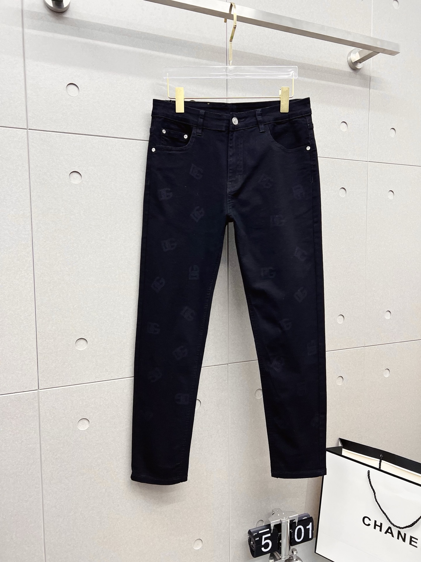 NO:608464,D&G's 2025 new models are on the market, the original hot-selling jeans are super customized, original hardware, super heavy craftsmanship, awesome style, impeccable details and workmanship!  The style is not picky, it is very high-end, good stuff waits for no one, hurry up and get it if you like it, sizes 29-38, Dolce&Gabbana, jeans, alexander wang19860909D&G 2025新款现货上市,原单爆款牛仔裤超级定制款,原版五金,超级重工工艺,版型超赞细节做工无可挑剔！款式不挑人,特别高档,好货不等人,看中赶紧下手,尺码29-38,,Dolce&Gabbana,jeans,alexander wang,Men's clothing