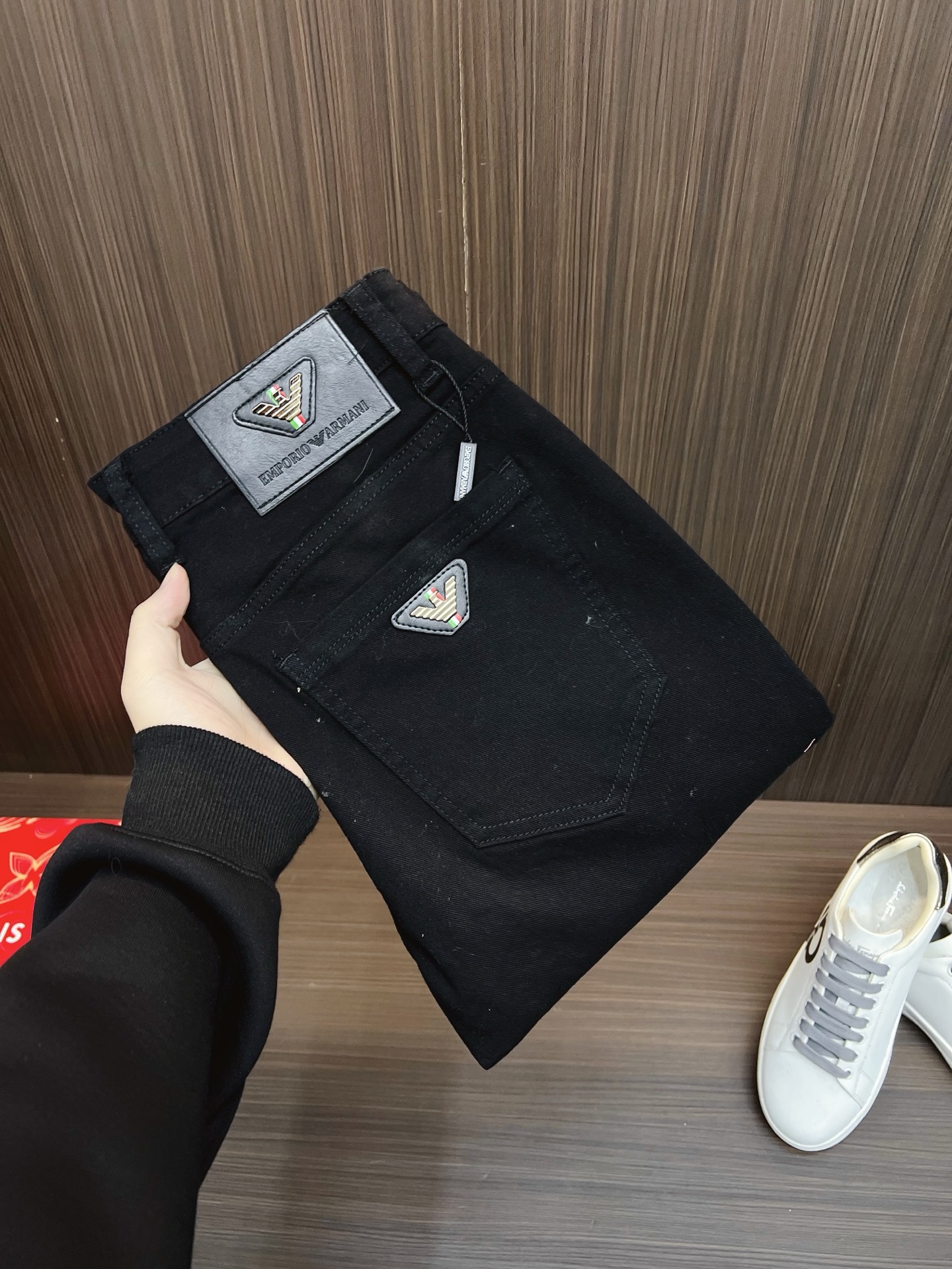 NO:758544,[Armani] 2026 new products are available at counters. The best jeans counters in physical stores are original 1:1 good products, suitable for all ages. The highest version of European imported fabrics on the market. Comfortable, soft and skin-friendly, with super upper body effects. Fashionable and versatile, straight and stylish, a wardrobe must-have!  Suitable for any occasion. Sizes: 29-38, armani, jeans,19860909【阿玛尼】 2026新品 专柜有售 实体店极品牛仔裤专柜原版1:1好货,适合各个年龄段.市场最高版本的欧洲进口面料.舒适柔软亲肤,上身效果超级棒时尚百搭,笔挺有型,衣橱必备！适合任何场合穿着 尺码:29-38,,armani,jeans,,Men's clothing