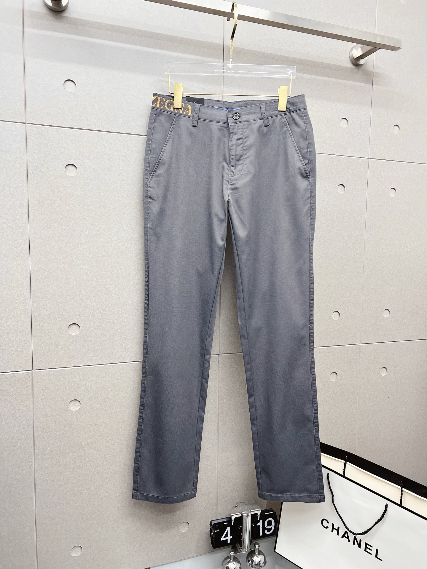 NO:133246,Jenia New models are coming in spring and summer new products, available for sale in counters. The original 1:1 product for physical store top casual pants, suitable for all ages. The highest version of European imported fabrics in the market. They are comfortable, soft and skin-friendly, with super cool and fashionable and versatile upper body effect, straight and stylish, a must-have for the wardrobe!  Suitable for any occasion Size: 29-40, zegna,alexander wang19860909杰尼亚 新款来袭春夏新款新品 专柜有售 实体店极品休闲裤专柜原版1:1好货,适合各个年龄段.市场最高版本的欧洲进口面料.舒适柔软亲肤,上身效果超级棒时尚百搭,笔挺有型,衣橱必备！适合任何场合穿着 尺码:29-40,,zegna,alexander wang,Men's clothing