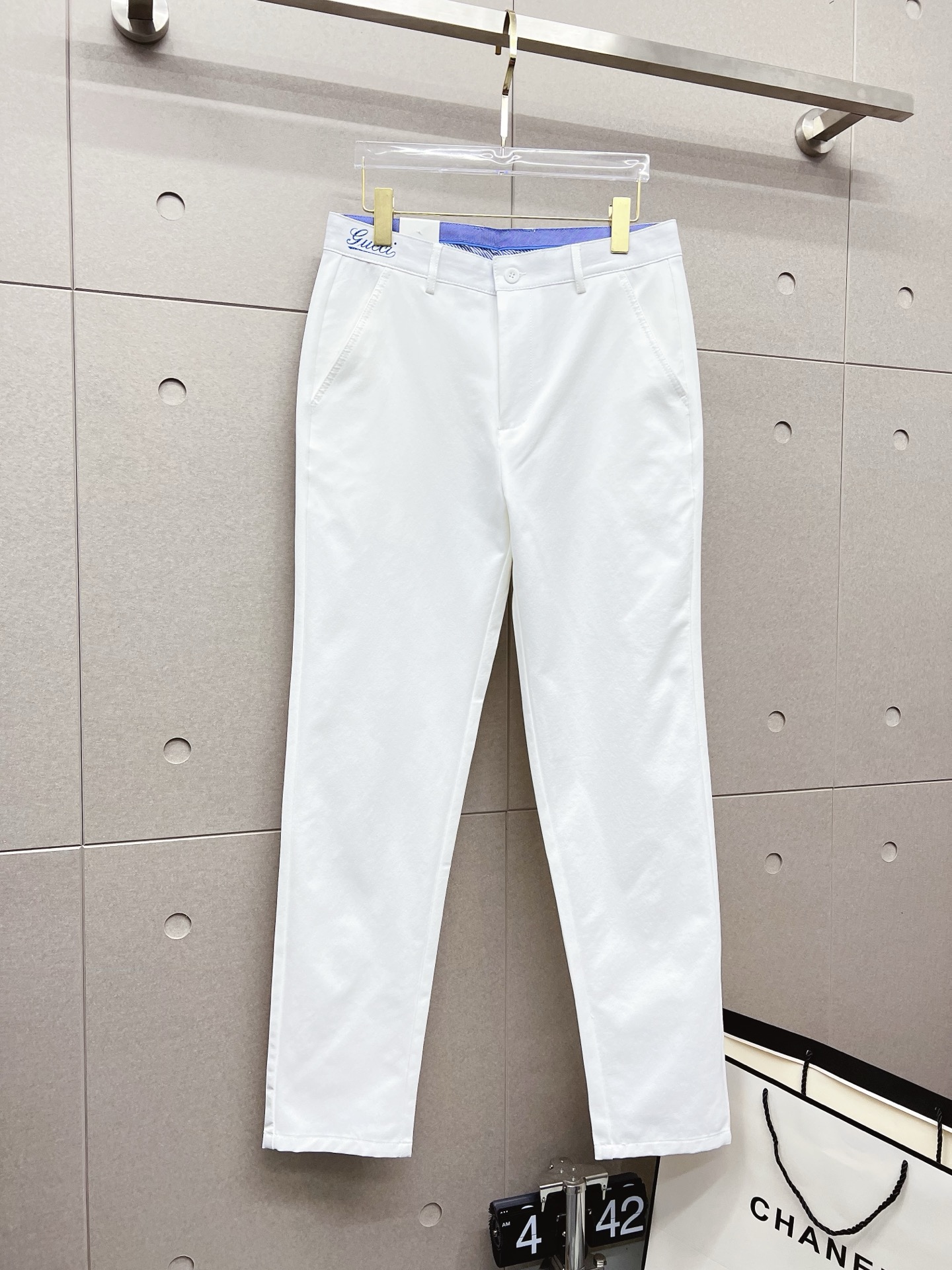 NO:133262,Guqi, new spring and summer new products are coming, and the counter is available. The original 1:1 product for physical store top casual pants, suitable for all ages. The highest version of European imported fabrics is comfortable, soft and skin-friendly, with super cool and fashionable and versatile, straight and stylish, a must-have for the wardrobe!  Suitable for any occasion Size: 29-40, alexander wang19860909古奇 新款来袭春夏新款新品 专柜有售 实体店极品休闲裤专柜原版1:1好货,适合各个年龄段.市场最高版本的欧洲进口面料.舒适柔软亲肤,上身效果超级棒时尚百搭,笔挺有型,衣橱必备！适合任何场合穿着 尺码:29-40,,alexander wang,Men's clothing