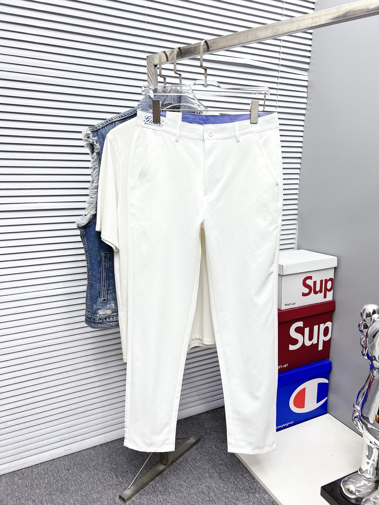 NO:597316,Gucci new arrivals 2025 new products are available at counters. The best casual pants counters in physical stores are original 1:1 good products, suitable for all ages. The highest version of European imported fabrics on the market. Comfortable, soft and skin-friendly, the upper body effect is super fashionable and versatile, straight and stylish, a wardrobe must-have!  Suitable for any occasion. Size: 29-40, alexander wang19860909古奇 新款来袭 2025新款新品 专柜有售 实体店极品休闲裤专柜原版1:1好货,适合各个年龄段.市场最高版本的欧洲进口面料.舒适柔软亲肤,上身效果超级棒时尚百搭,笔挺有型,衣橱必备！适合任何场合穿着 尺码:29-40,,alexander wang,Men's clothing