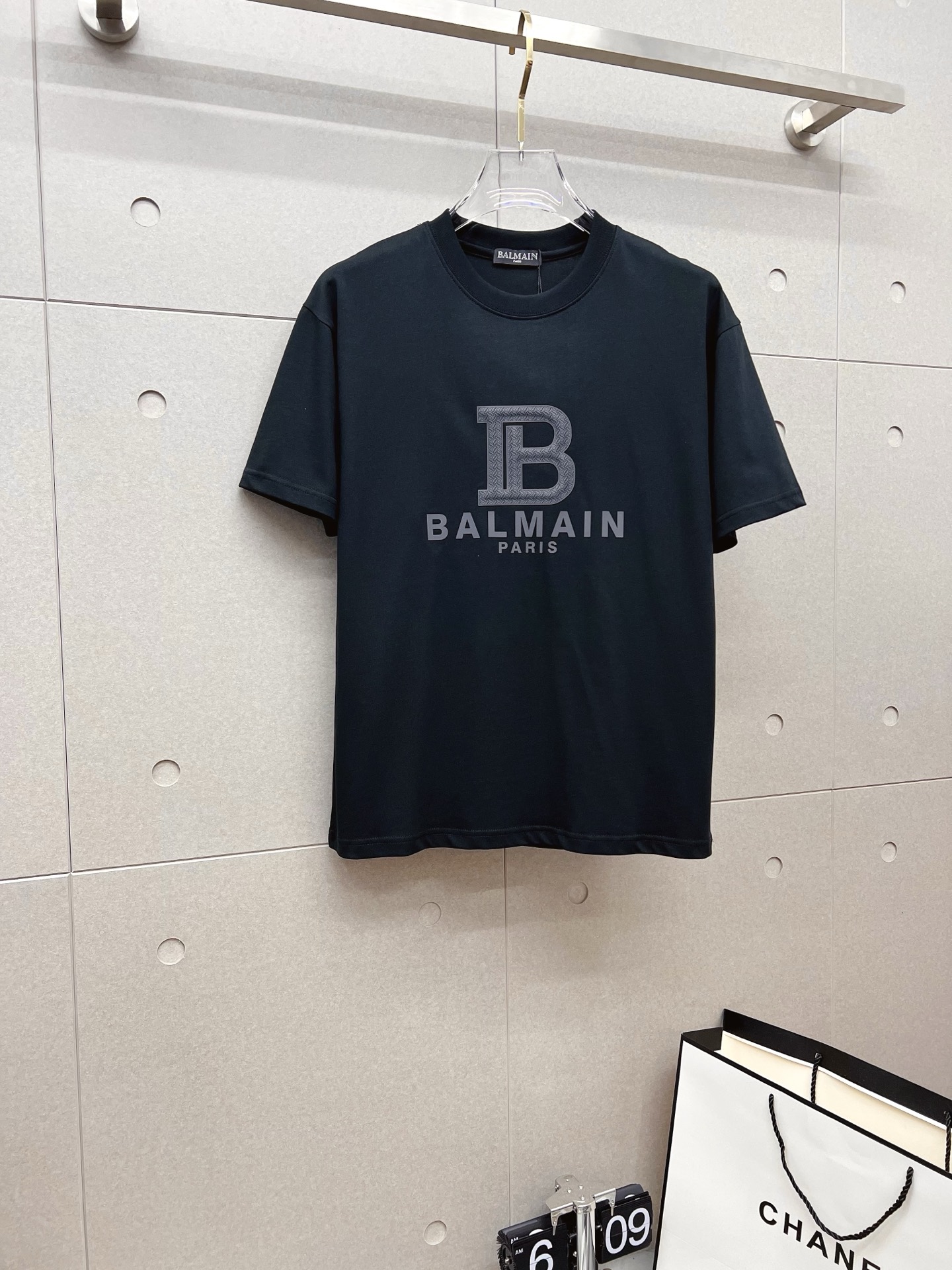 NO:523427,Balmain 2025ss Spring and Summer High-quality Couple Short-sleeved T-shirt, 260g Gucci Double Yarn Trendy Brand Cotton, Craft Level, Auxiliary Materials, Car Line Workmanship Meets the Quality Requirements, Super Easy to Match, Quality and Cutting Design are all first-class, with a full-size and light-matching color matching. Size-digit s-xl, balmain, gucci, T-shirt, tees, t-shirt, alexander wang19860909巴尔曼 2025ss春夏高品质情侣款短袖T恤,甄选260克古驰双纱潮牌棉,工艺品级别,辅料顶真,车线做工符合精品要求,超级好搭配,落肩款,品质及剪裁设计都堪称一流,型格十足,配色轻熟百搭.码数s-xl,,balmain,gucci,T-shirt,tees，t-shirt,alexander wang,Men's clothing