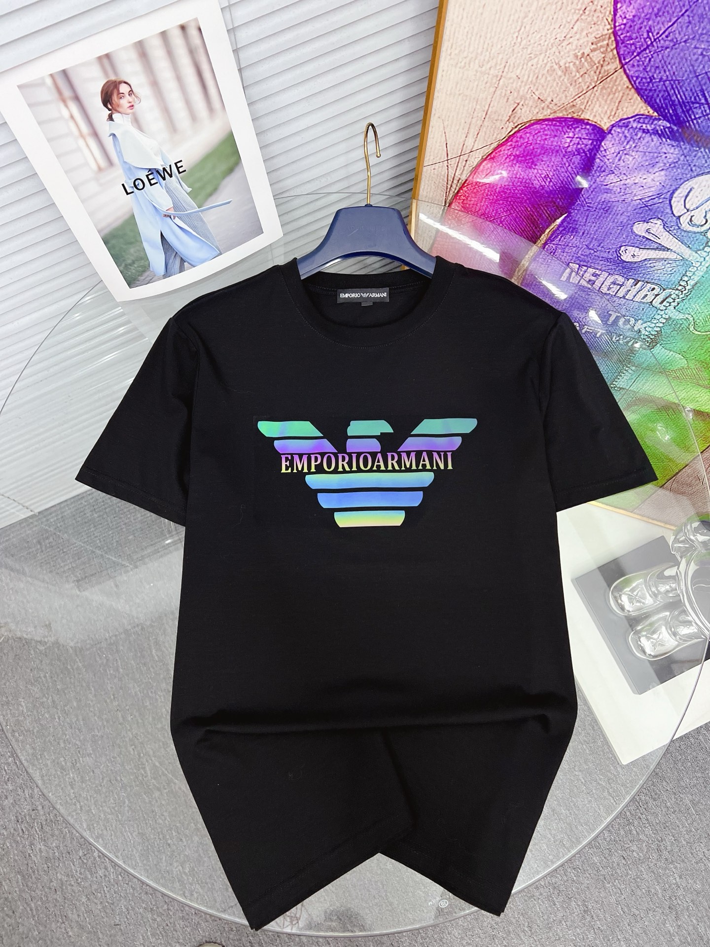 NO:525445,Armani 2025SS spring and summer latest round neck fashionable short-sleeved T-shirt, synchronized on the official website, and private cotton fabric for the counter!  Comfortable skin, durable and easy to wear, classic simple logo design, original factory craftsmanship, must-have items for handsome men. Number of numbers M-4XL, armani, armani, T-shirt, tees, t-shirt, alexander wang19860909Armani 阿玛尼 2025SS春夏最新款圆领时尚短袖T恤,官网同步,专柜纯棉面料！贴肤舒适,耐看又好穿,经典简约logo设计,原厂工艺一丝不苟,型男必备单品 码数M-4XL,,armani,armani,T-shirt,tees，t-shirt,alexander wang,Men's clothing