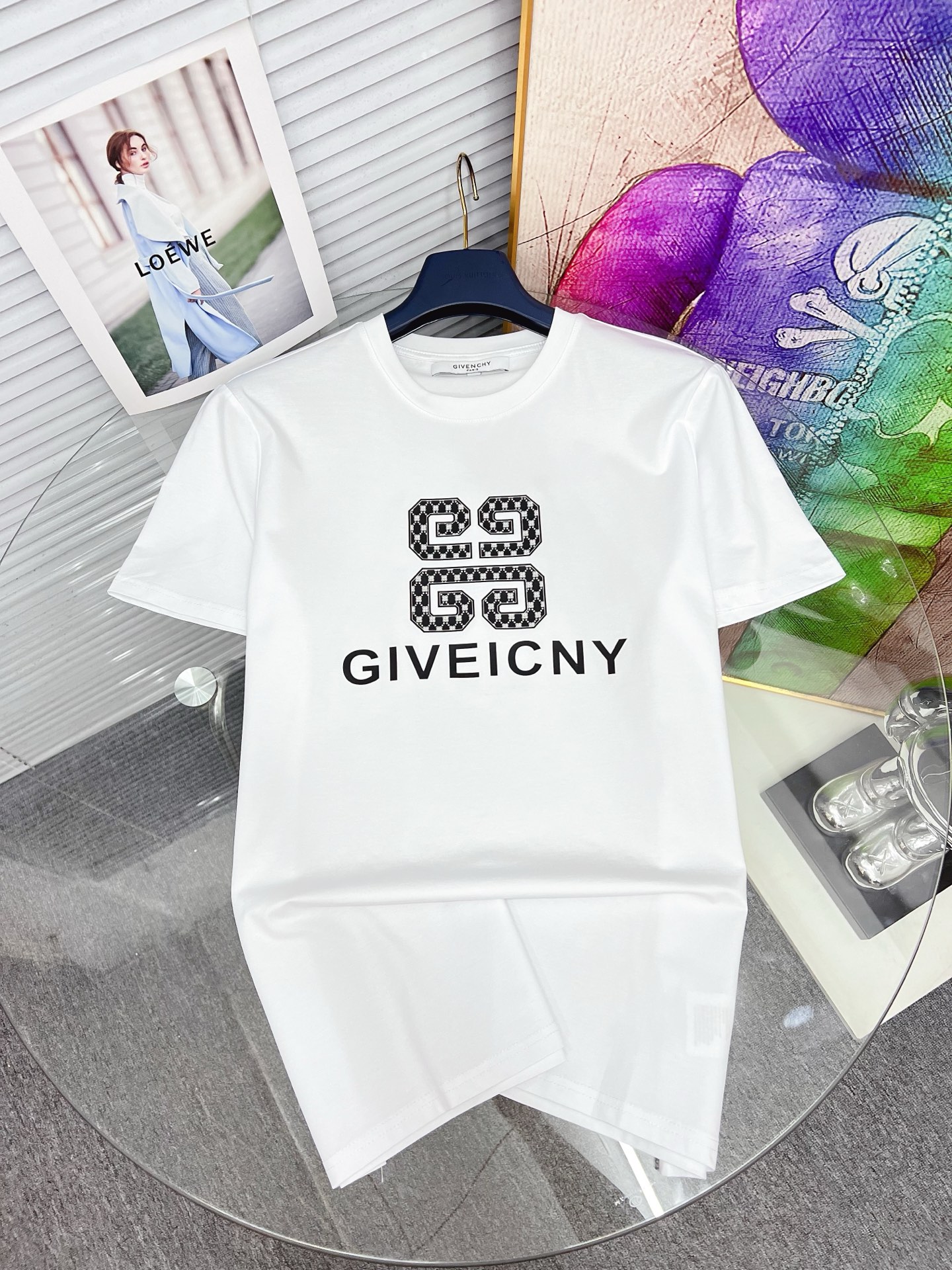 NO:525455,Givenchy's latest round neck fashionable short-sleeved T-shirt in 2025SS spring and summer, synchronized on the official website, and a counter pure cotton fabric!  Comfortable skin, durable and easy to wear, classic simple logo design, original factory craftsmanship, must-have items for handsome men. Number of codes M-4XL, given, T-shirt,tees, t-shirt,alexander wang19860909纪梵希 2025SS春夏最新款圆领时尚短袖T恤,官网同步,专柜纯棉面料！贴肤舒适,耐看又好穿,经典简约logo设计,原厂工艺一丝不苟,型男必备单品 码数M-4XL,,givenchy,T-shirt,tees，t-shirt,alexander wang,Men's clothing