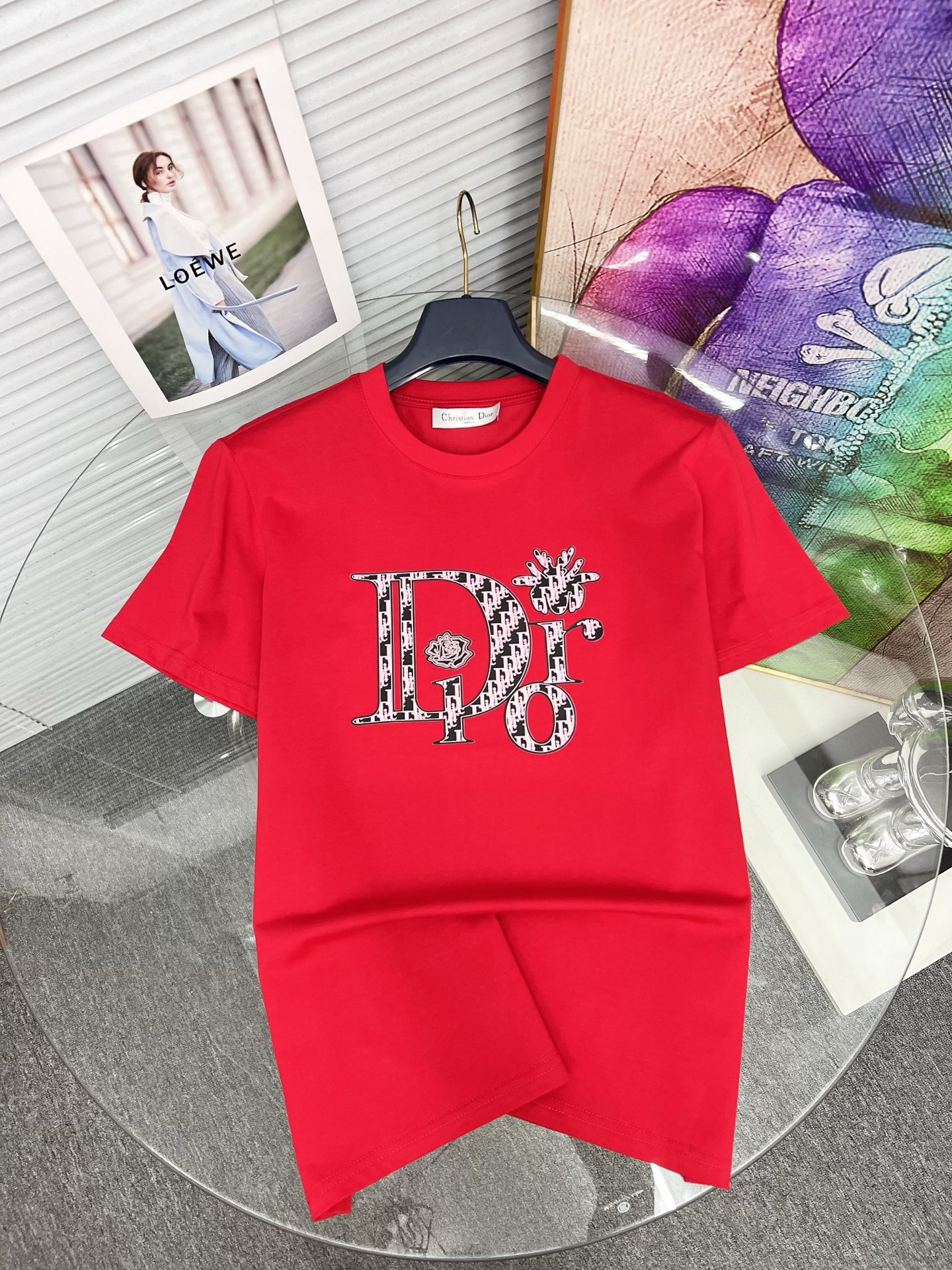 NO:525452,Dior 2025SS spring and summer latest round neck fashionable short-sleeved T-shirt, synchronized on the official website, and private cotton fabric for the counter!  Comfortable skin, durable and easy to wear, classic simple logo design, original factory craftsmanship, must-have items for handsome men. Number of numbers M-4XL, dior, dior, T-shirt, tees, t-shirt, alexander wang19860909Dior 迪奥 2025SS春夏最新款圆领时尚短袖T恤,官网同步,专柜纯棉面料！贴肤舒适,耐看又好穿,经典简约logo设计,原厂工艺一丝不苟,型男必备单品 码数M-4XL,,dior,dior,T-shirt,tees，t-shirt,alexander wang,Men's clothing