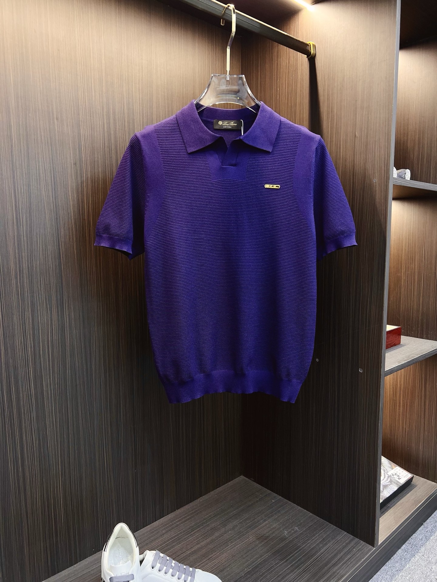 NO:524470,LP 25ss new knitted short-sleeved sleeves, super classic design, simple and without any unnecessary cumbersome feeling, an indispensable versatile item in the wardrobe, made of high-quality wool, super comfortable to wear, avant-garde and practical to wear, exquisite and perfect craftsmanship, a classic work of a fashionable and casual series!  Size M-3XL, loro piana, T-shirt, alexander wang19860909LP 25ss新款针织短袖,超经典设计,简约没有任何多余累赘感,衣橱不可缺少的一件百搭单品,采用优质羊毛制作而成,穿身上超级舒适,前卫又实穿,精致完美工艺,时尚休闲系列的经典之作！ 尺码M-3XL,,loro piana,T-shirt,alexander wang,Men's clothing