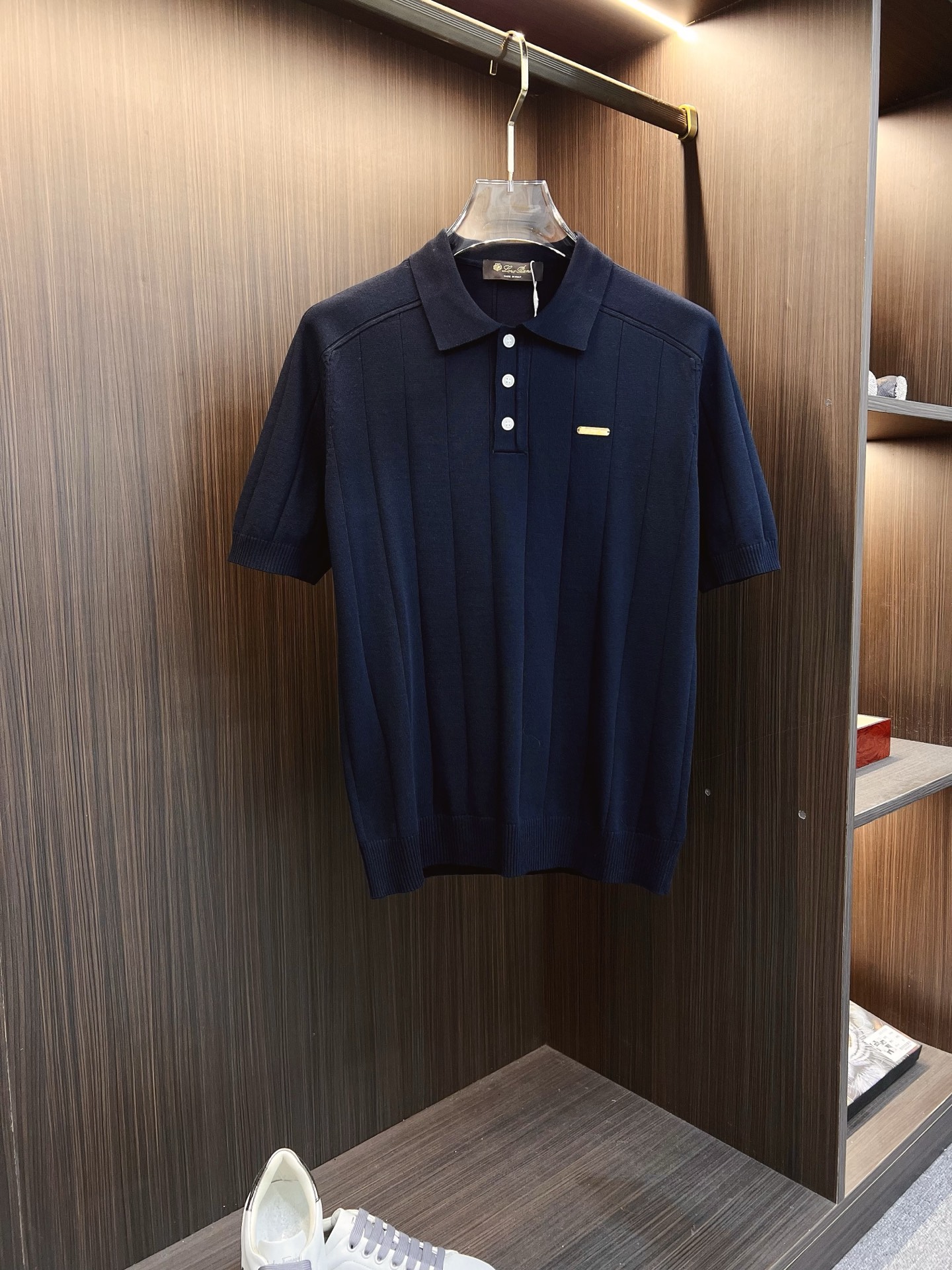 NO:524479,LP 25ss new knitted short-sleeved sleeves, super classic design, simple and without any unnecessary cumbersome feeling, an indispensable versatile item in the wardrobe, made of high-quality wool, super comfortable to wear, avant-garde and practical to wear, exquisite and perfect craftsmanship, a classic work of a fashionable and casual series!  Size M-3XL, loro piana, T-shirt, alexander wang19860909LP 25ss新款针织短袖,超经典设计,简约没有任何多余累赘感,衣橱不可缺少的一件百搭单品,采用优质羊毛制作而成,穿身上超级舒适,前卫又实穿,精致完美工艺,时尚休闲系列的经典之作！ 尺码M-3XL,,loro piana,T-shirt,alexander wang,Men's clothing