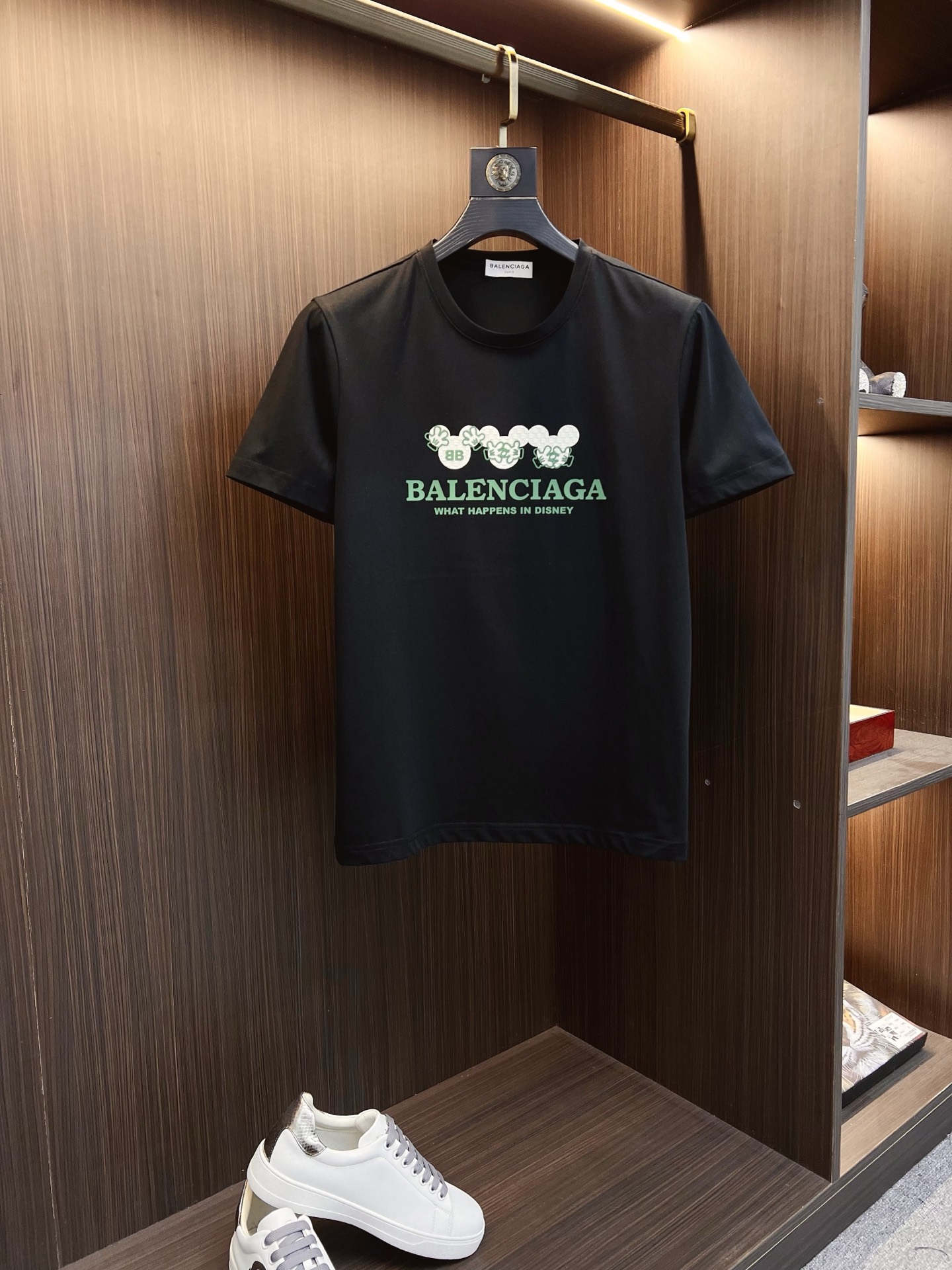 NO:521077,Balenciaga 2025ss Spring and Summer High-quality Mercerated Cotton Short-sleeved T-shirt [M-6XL can be worn up to 230 catties] Top-grade original quality, the latest craftsmanship requirements, top-level orders require car line workmanship, super easy to match, top-level customization, matching the details of the whole piece, quality and tailoring design are all first-class, custom imported mercerated cotton fabric!  Full of style, light and versatile color matching. M-6XL order to report height and weight, balenciaga, T-shirt, tees, t-shirt, alexander wang19860909巴黎世家 2025ss春夏高品质丝光棉短袖T恤【M-6XL可穿至230斤】顶级原单品质,当下最新工艺要求,顶级订单要求车线做工,超级好搭配,顶级定制,搭配整件细节 ,品质及剪裁设计都堪称一流,定制进口丝光棉面料！型格十足,配色轻熟百搭.M-6XL下单报身高体重,,balenciaga,T-shirt,tees，t-shirt,alexander wang,Men's clothing