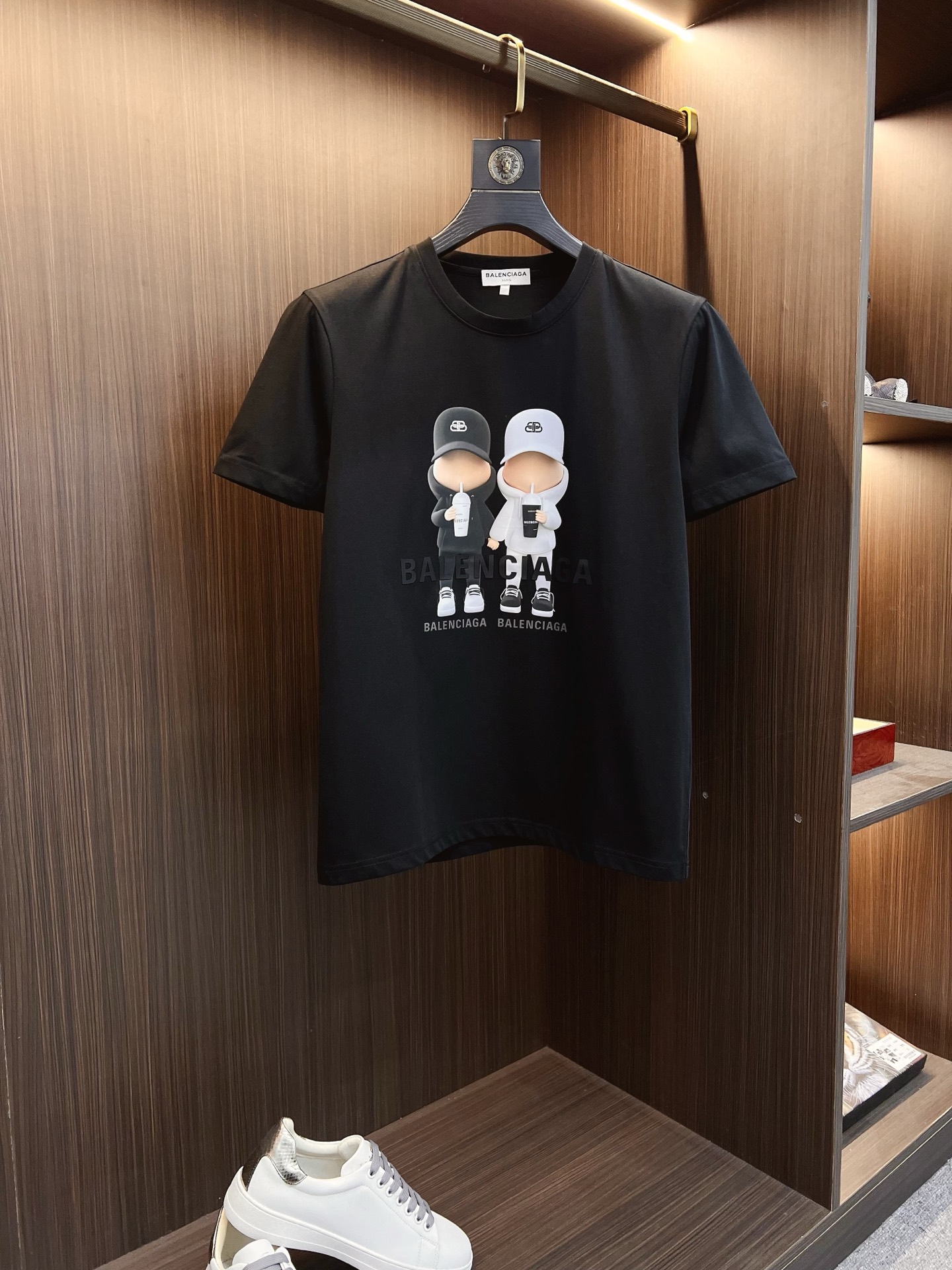 NO:521086,Balenciaga 2025ss Spring and Summer High-quality Mercerated Cotton Short-sleeved T-shirt [M-6XL can be worn up to 230 catties] Top-grade original quality, the latest craftsmanship requirements, top-level orders require car line workmanship, super easy to match, top-level customization, matching the details of the whole piece, quality and tailoring design are all first-class, custom imported mercerated cotton fabric!  Full of style, light and versatile color matching. M-6XL order to report height and weight, balenciaga, T-shirt, tees, t-shirt, alexander wang19860909巴黎世家 2025ss春夏高品质丝光棉短袖T恤【M-6XL可穿至230斤】顶级原单品质,当下最新工艺要求,顶级订单要求车线做工,超级好搭配,顶级定制,搭配整件细节 ,品质及剪裁设计都堪称一流,定制进口丝光棉面料！型格十足,配色轻熟百搭.M-6XL下单报身高体重,,balenciaga,T-shirt,tees，t-shirt,alexander wang,Men's clothing