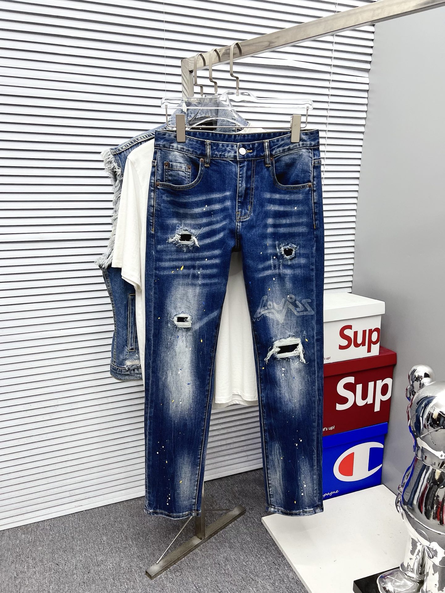 NO:539352,LV 2025ss new original single hot jeans super custom style original hardware super heavy industry craftsmanship excellent style, impeccable details!  The style is not picky, the workmanship is high-end, the super good goods are not waiting for everyone, please start quickly, size 29-38, louis vuitton, jeans, alexander wang19860909LV 2025ss新款原单爆款牛仔裤 超级定制款 原版五金 超级重工工艺 版型超赞,细节做工无可挑剔！款式不挑人,做工高档,超强好货不等人,看中赶紧下手,尺码29-38,,louis vuitton,jeans,alexander wang,Men's clothing