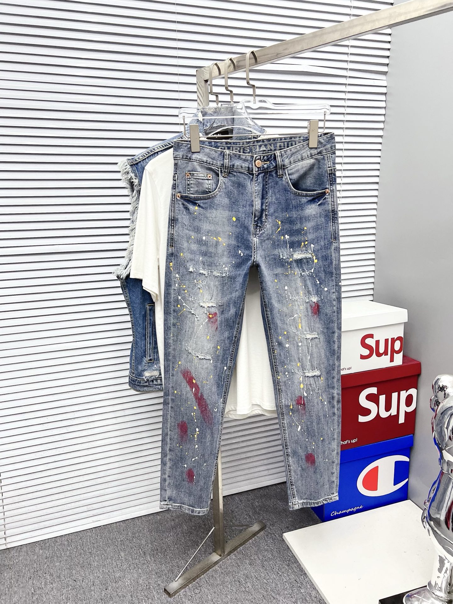 NO:539358,Dior 2025ss new original single hot jeans super custom style original hardware super heavy industry craftsmanship excellent style, impeccable details!  The style is not picky, the workmanship is high-end, the super good goods are not waiting for everyone, please start quickly, size 29-38, dior, jeans, alexander wang19860909迪奥 2025ss新款原单爆款牛仔裤 超级定制款 原版五金 超级重工工艺 版型超赞,细节做工无可挑剔！款式不挑人,做工高档,超强好货不等人,看中赶紧下手,尺码29-38,,dior,jeans,alexander wang,Men's clothing