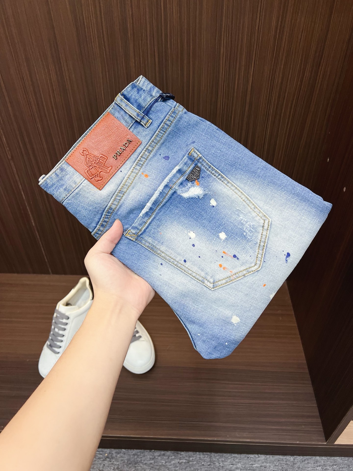 NO:523426,PRADA official website counter is available simultaneously, original single product, super stylish 5-point denim shorts Customized original washing denim fabric, unique design, top-grade printed craft letter pattern logo, original hardware and auxiliary decoration, extremely top-notch jeans, the materials and craftsmanship are extremely luxurious and exquisite, the grade is extremely high, the upper body is handsome and stylish, recommended number 29-38,,prada,prada, shorts,jeans,alexander wang19860909PRADA 普拉达 官网专柜同步有售,原单狠货,超级有范儿的一款5分牛仔短裤 定制原版水洗牛仔面料,独特设计,顶级印花工艺字母图案logo,原版五金辅料装饰,极为翘楚的一款牛仔裤,用料与工艺都极致奢华精湛,档次极高,上身帅气有型,推荐码数29—38,,prada,prada,shorts,jeans,alexander wang,Men's clothing