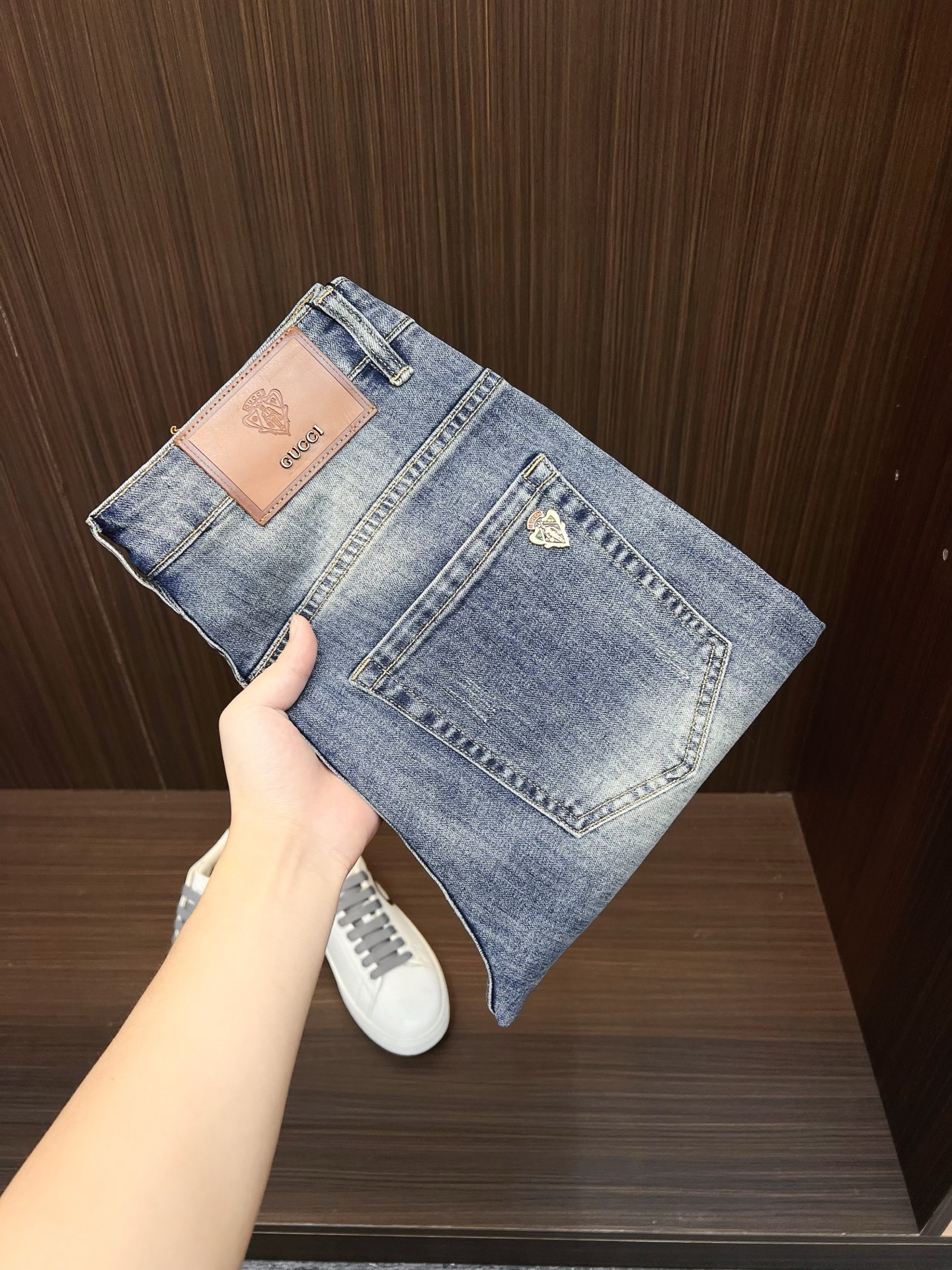 NO:523418,GUCCI official website counter is available simultaneously, original singles, super stylish 5-point denim shorts Customized original washing denim fabric, unique design, top-grade printed craft letter pattern logo, original hardware and auxiliary decoration, extremely top-notch jeans, the materials and craftsmanship are extremely luxurious and exquisite, the grade is extremely high, the upper body is handsome and stylish, recommended number 29-38, gucci, shorts, jeans, alexander wang19860909GUCCI 古奇 官网专柜同步有售,原单狠货,超级有范儿的一款5分牛仔短裤 定制原版水洗牛仔面料,独特设计,顶级印花工艺字母图案logo,原版五金辅料装饰,极为翘楚的一款牛仔裤,用料与工艺都极致奢华精湛,档次极高,上身帅气有型,推荐码数29—38,,gucci,shorts,jeans,alexander wang,Men's clothing