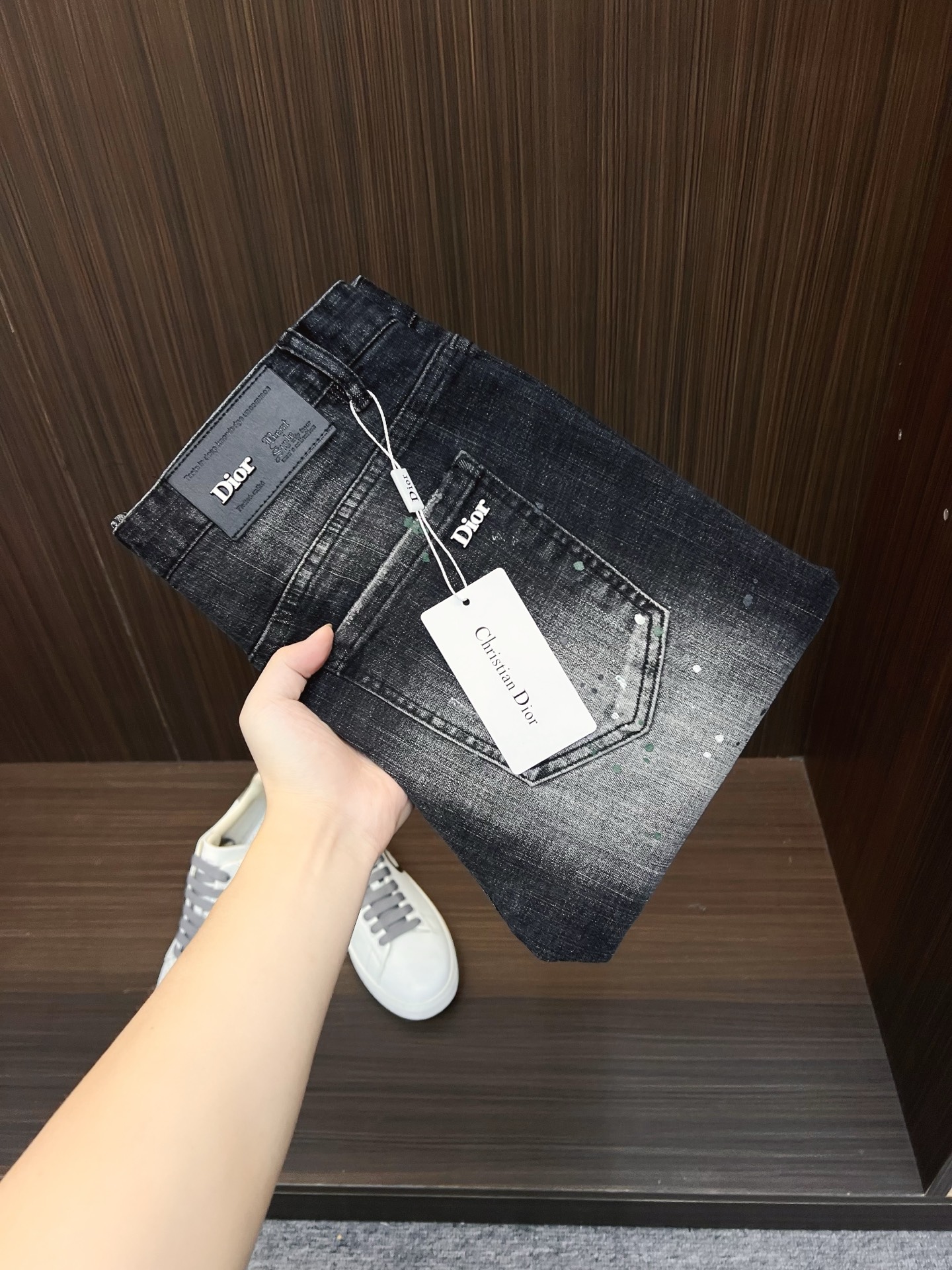 NO:523412,Dior official website counter is available simultaneously, original singles, super stylish 5-point denim shorts Customized original washing denim fabric, unique design, top-grade printed craft letter pattern logo, original hardware and auxiliary decoration, extremely top-notch jeans, the materials and craftsmanship are extremely luxurious and exquisite, the grade is extremely high, the upper body is handsome and stylish, recommended number 29-38,,dior,dior, shorts, jeans, alexander wang19860909Dior 迪奥 官网专柜同步有售,原单狠货,超级有范儿的一款5分牛仔短裤 定制原版水洗牛仔面料,独特设计,顶级印花工艺字母图案logo,原版五金辅料装饰,极为翘楚的一款牛仔裤,用料与工艺都极致奢华精湛,档次极高,上身帅气有型,推荐码数29—38,,dior,dior,shorts,jeans,alexander wang,Men's clothing